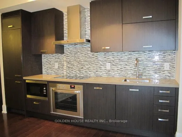 560 Front Street W, #1028