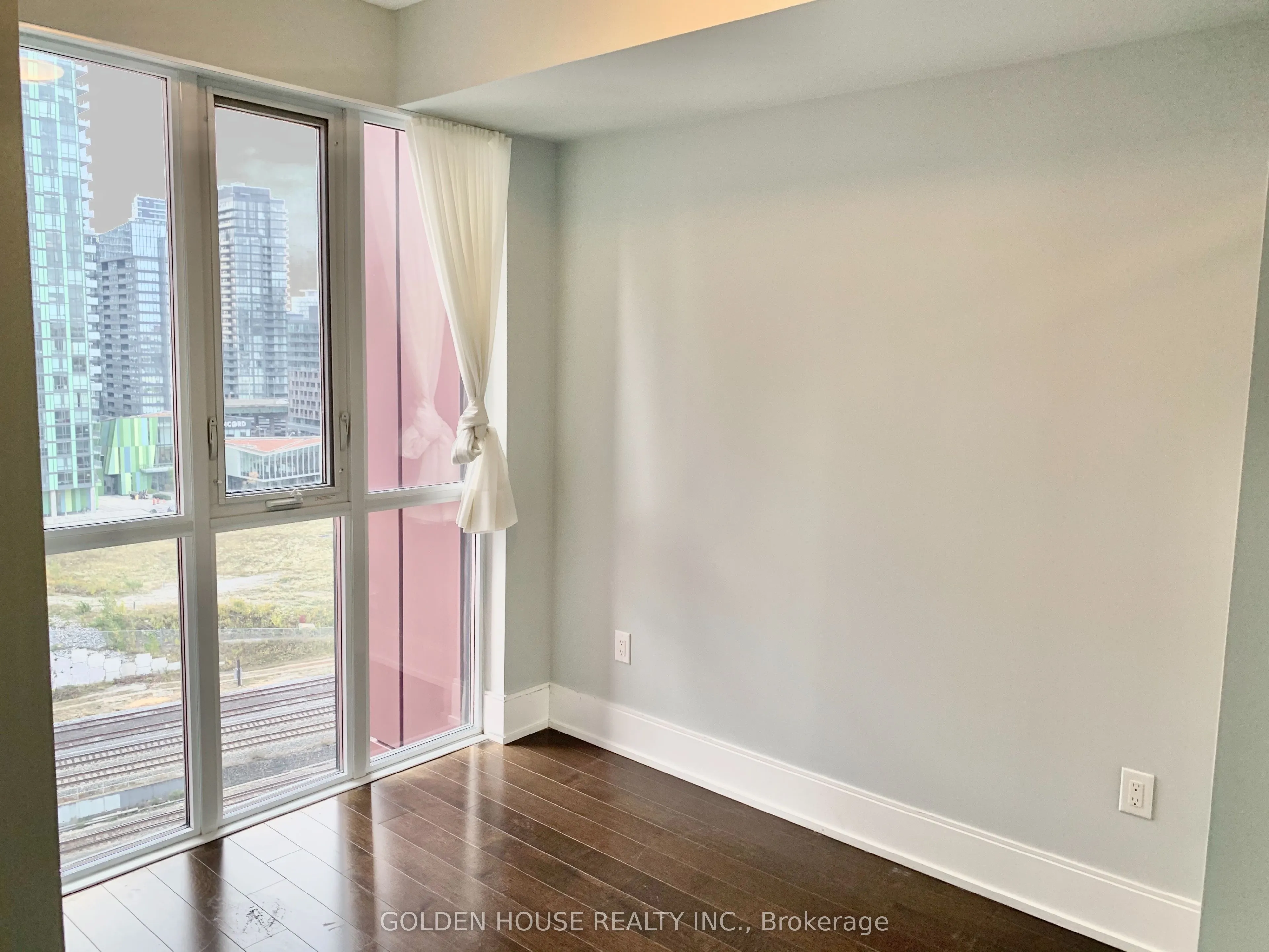560 Front Street W, #1028