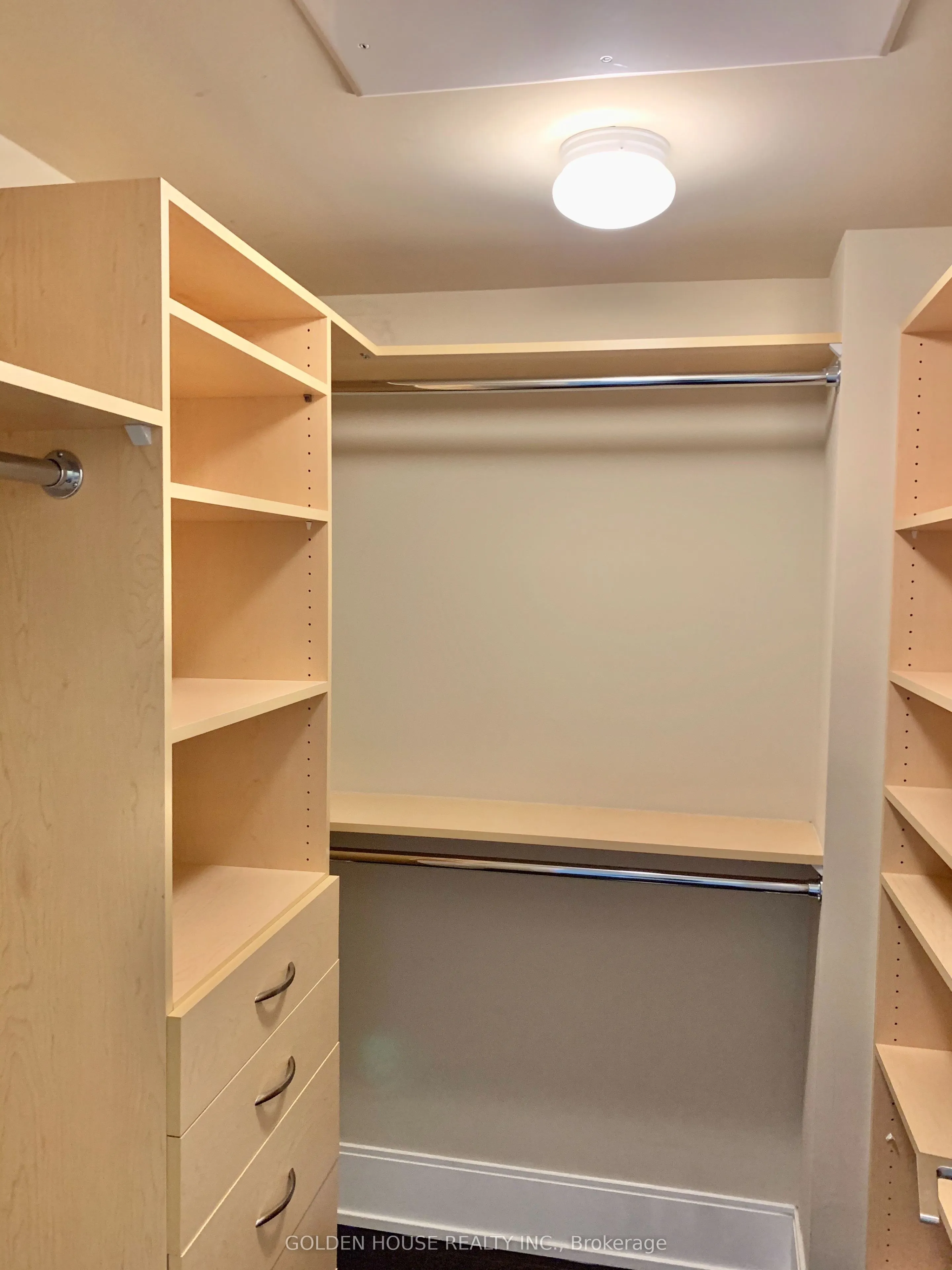 560 Front Street W, #1028
