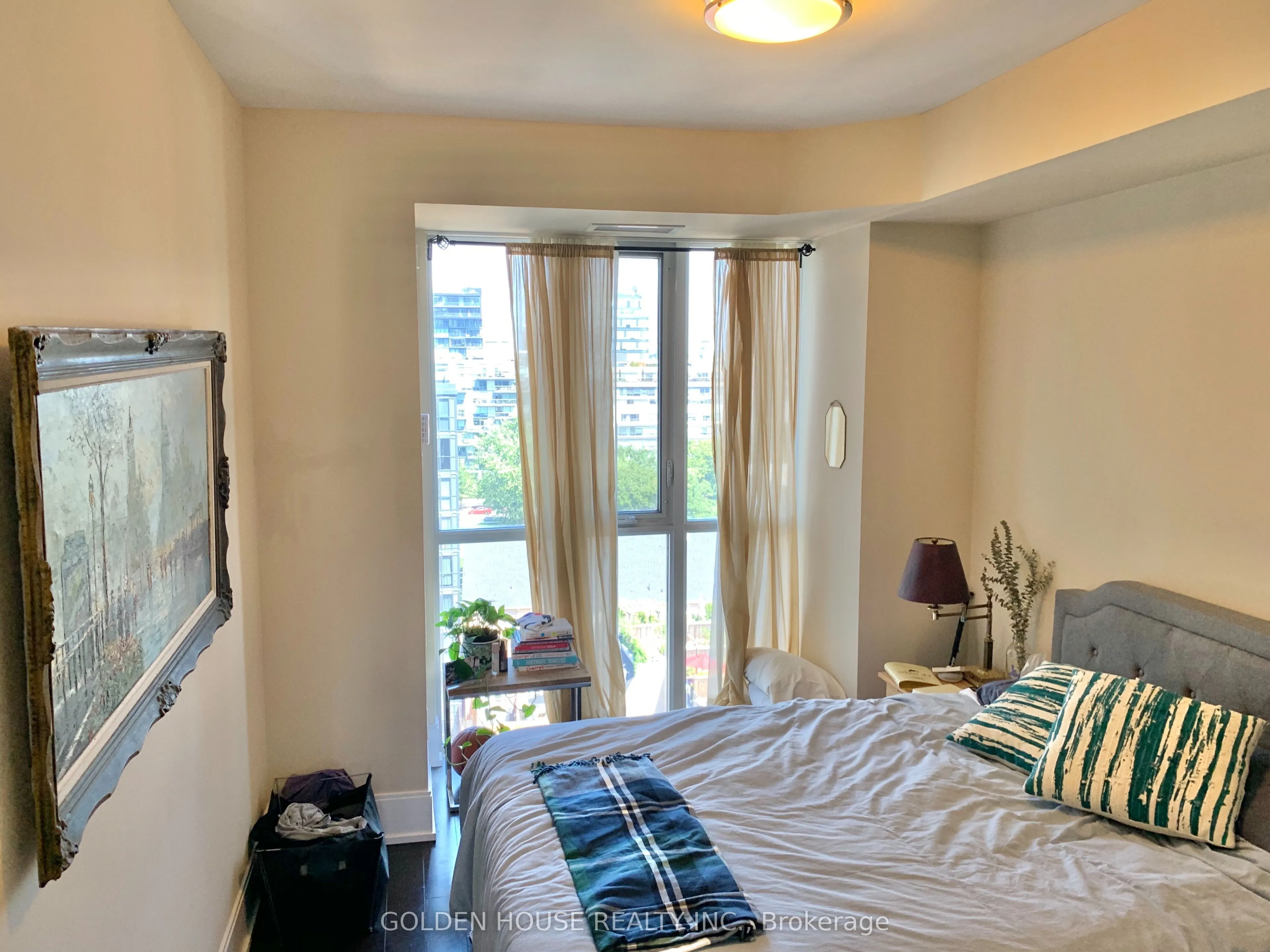 560 Front Street W, #1028