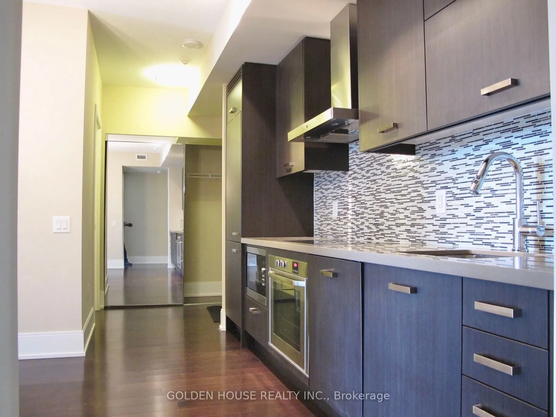 560 Front Street W, #1028