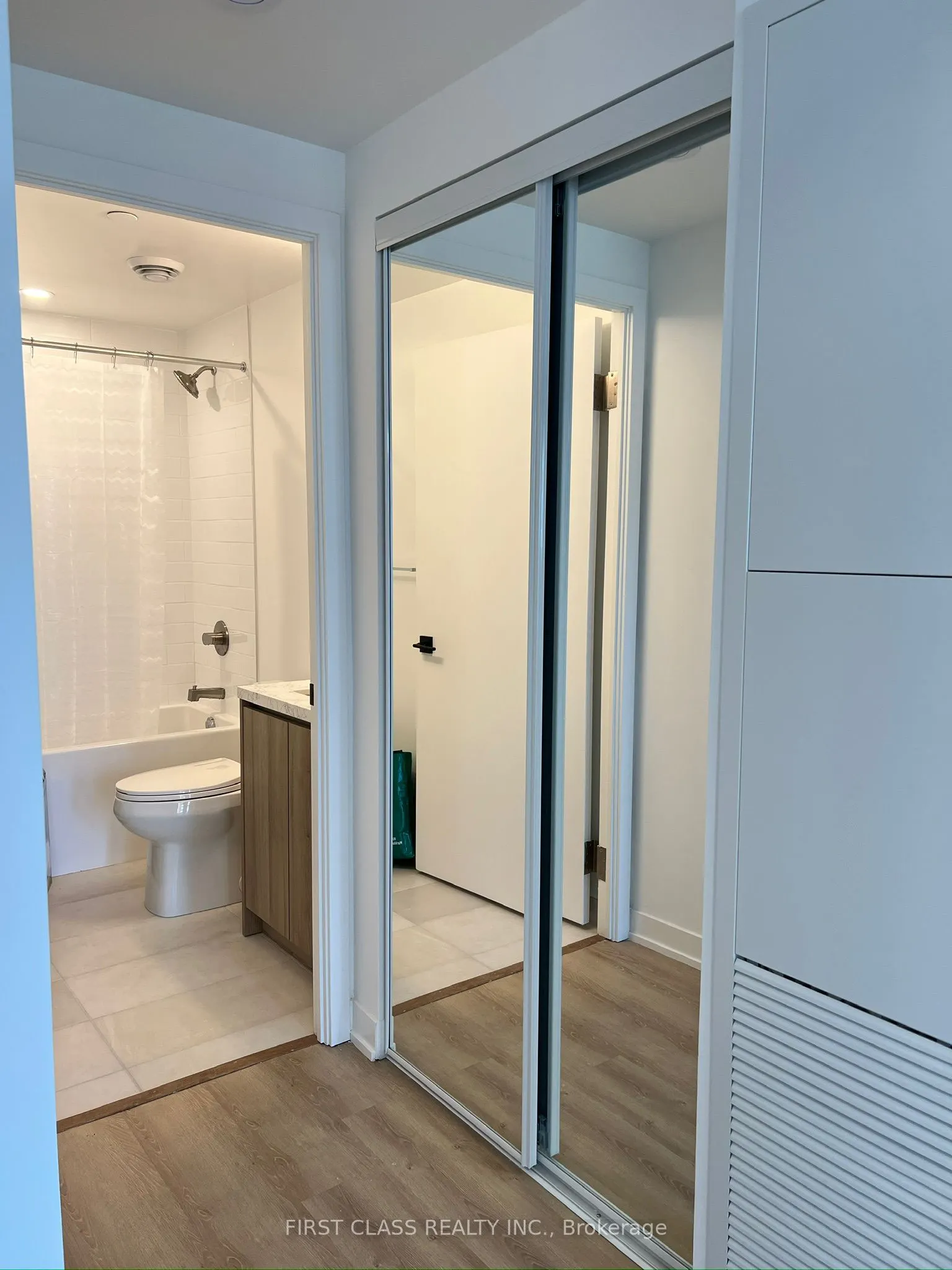 319 Jarvis Street W, #805