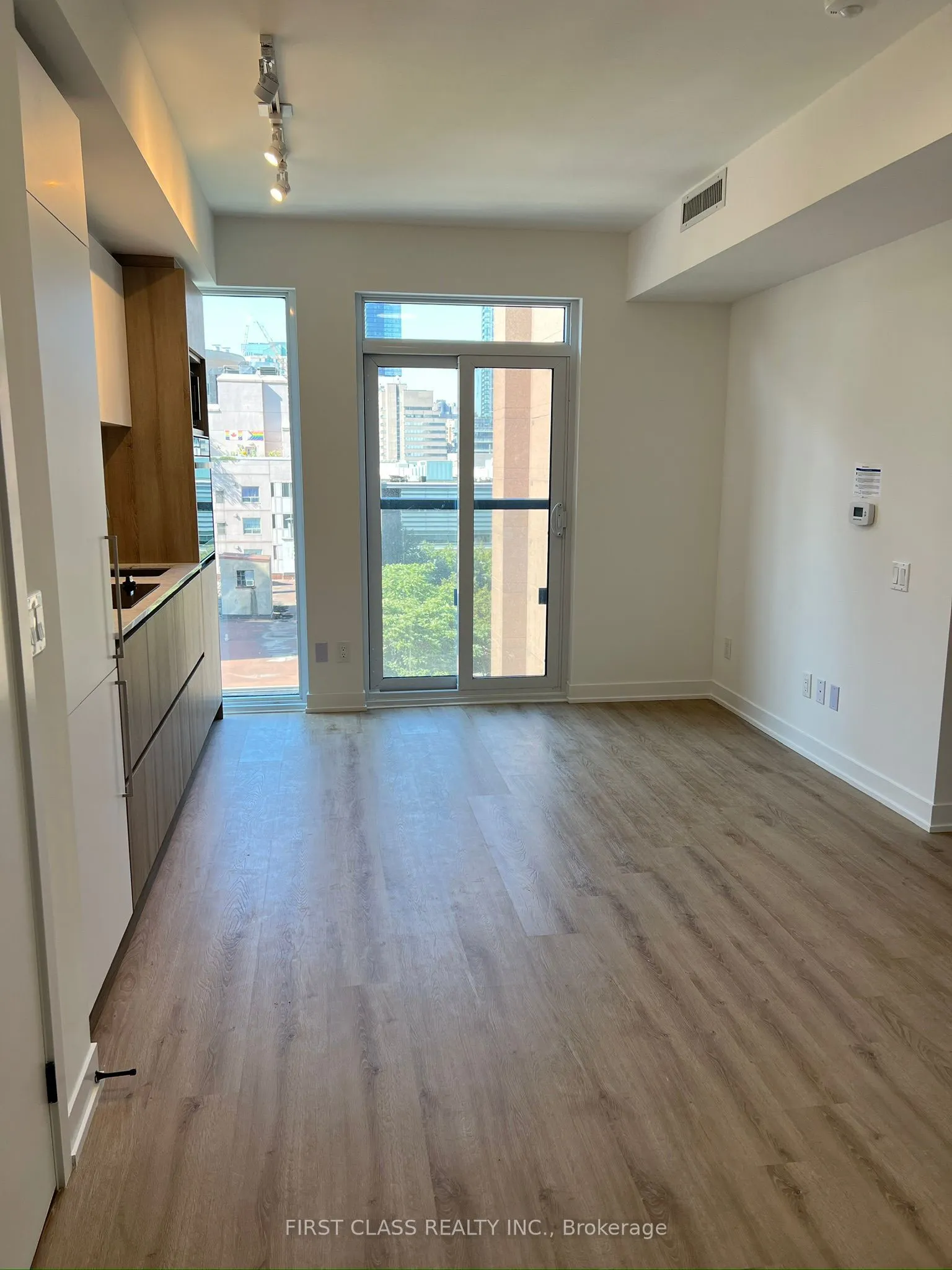 319 Jarvis Street W, #805