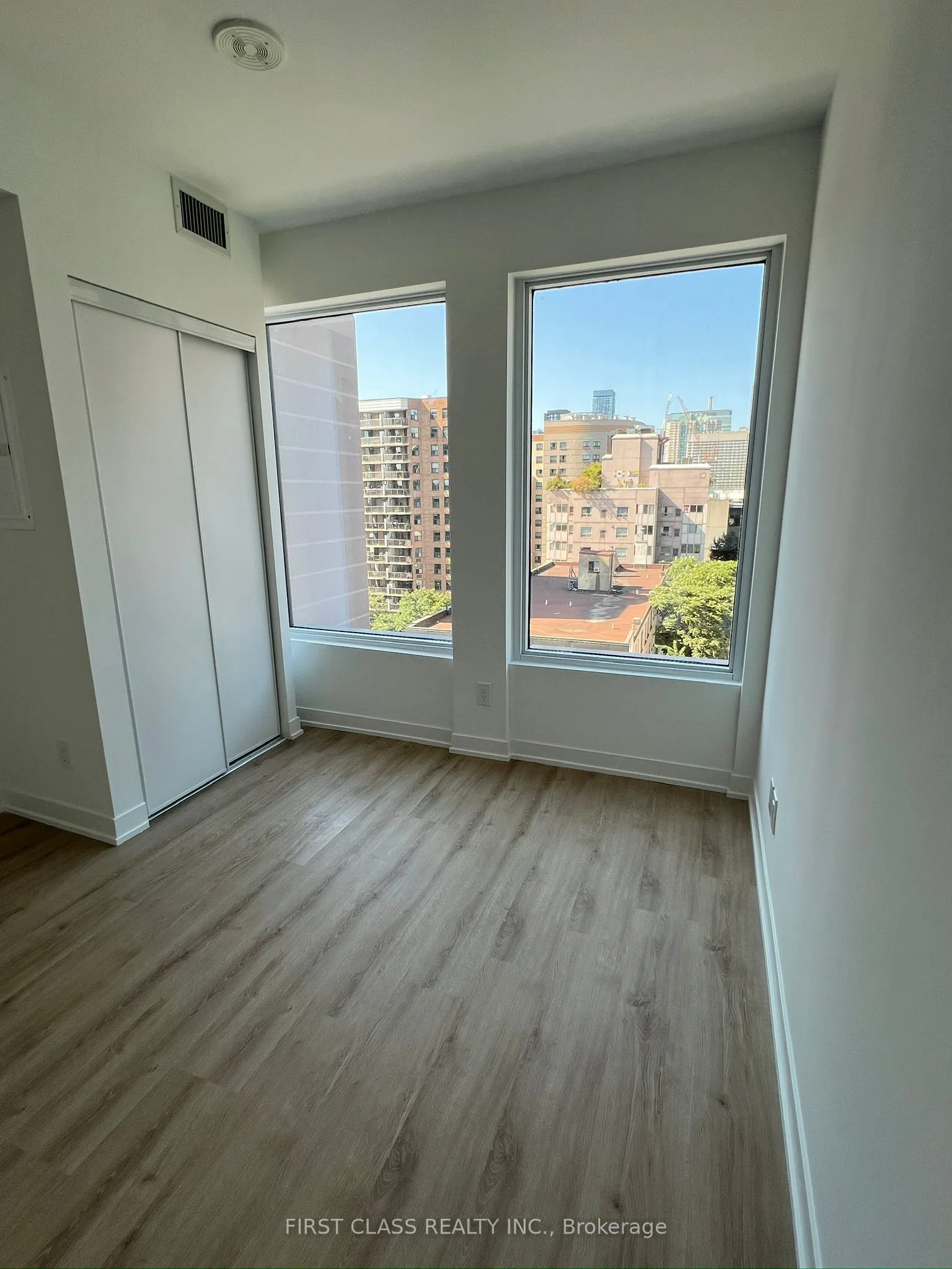 319 Jarvis Street W, #805