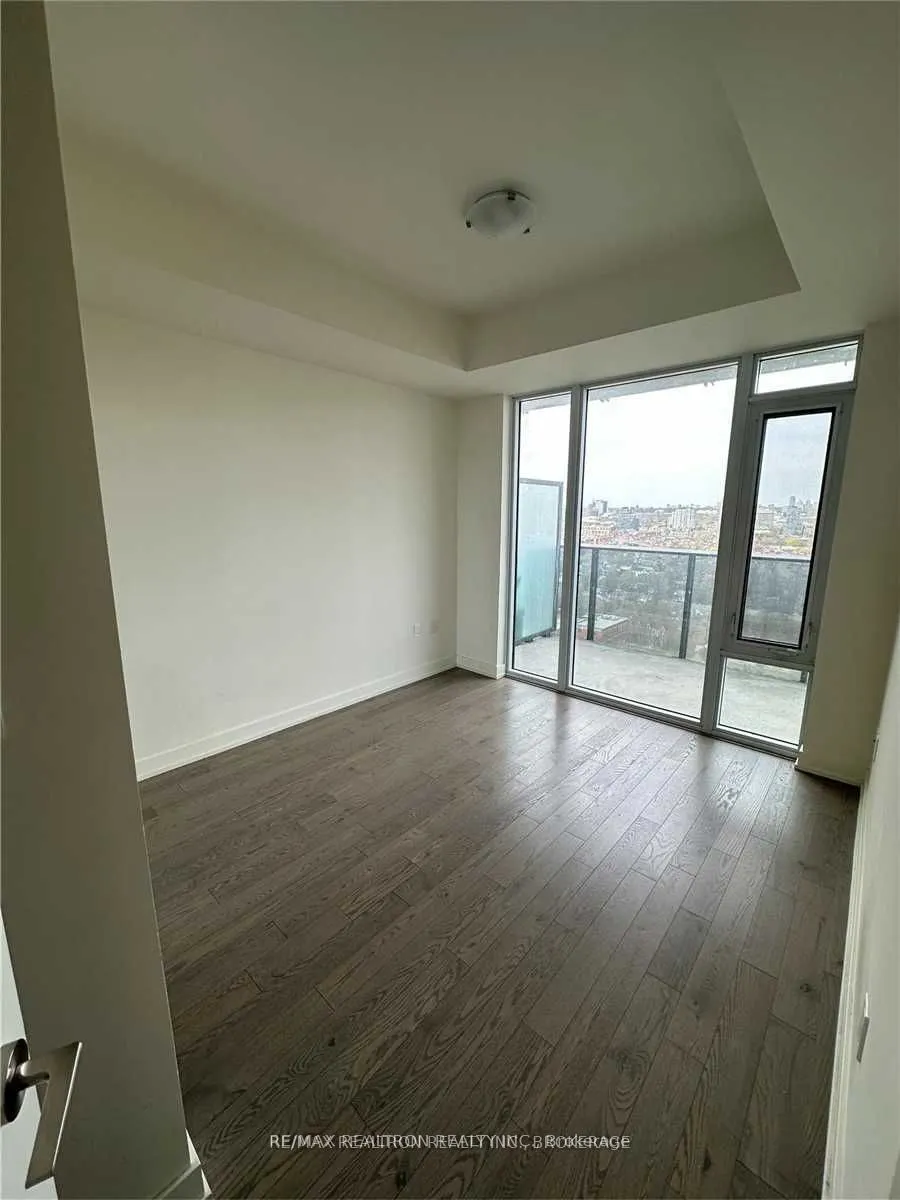 330 Richmond Street W, #2512