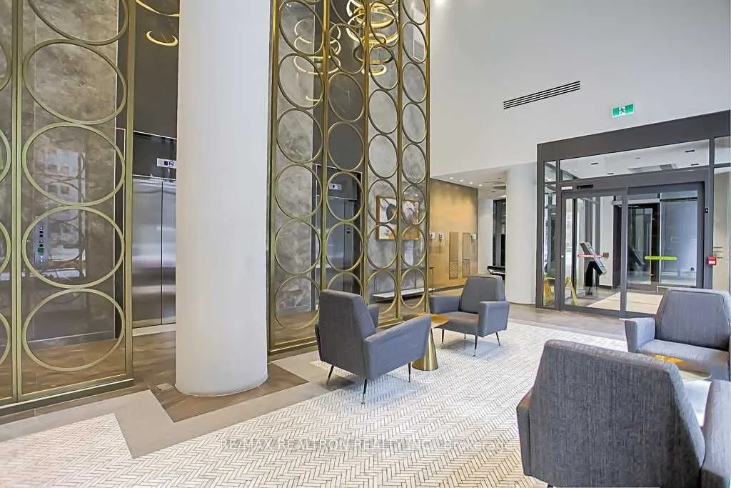 330 Richmond Street W, #2512