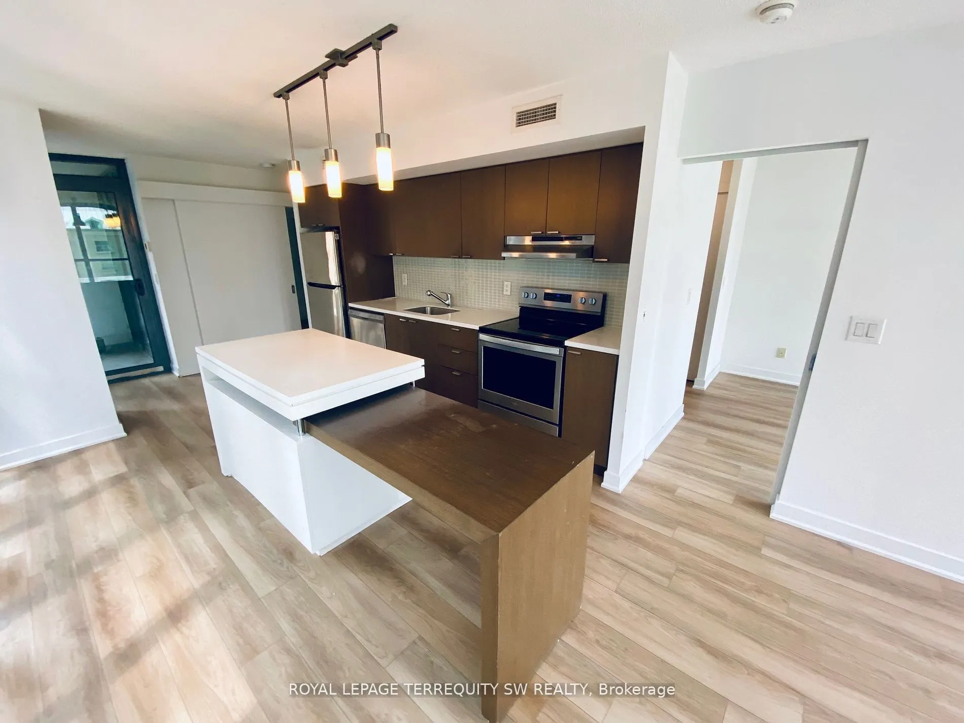 110 Charles Street E, #707