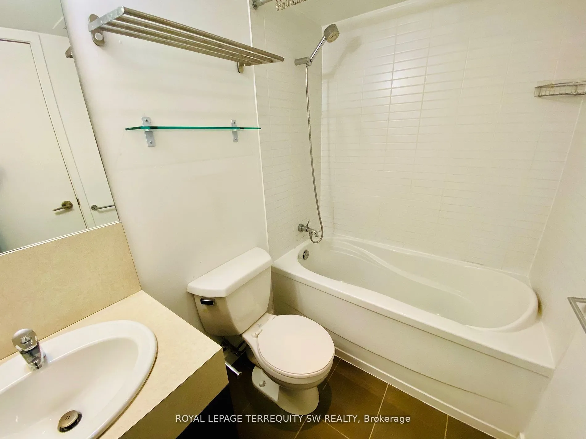 110 Charles Street E, #707