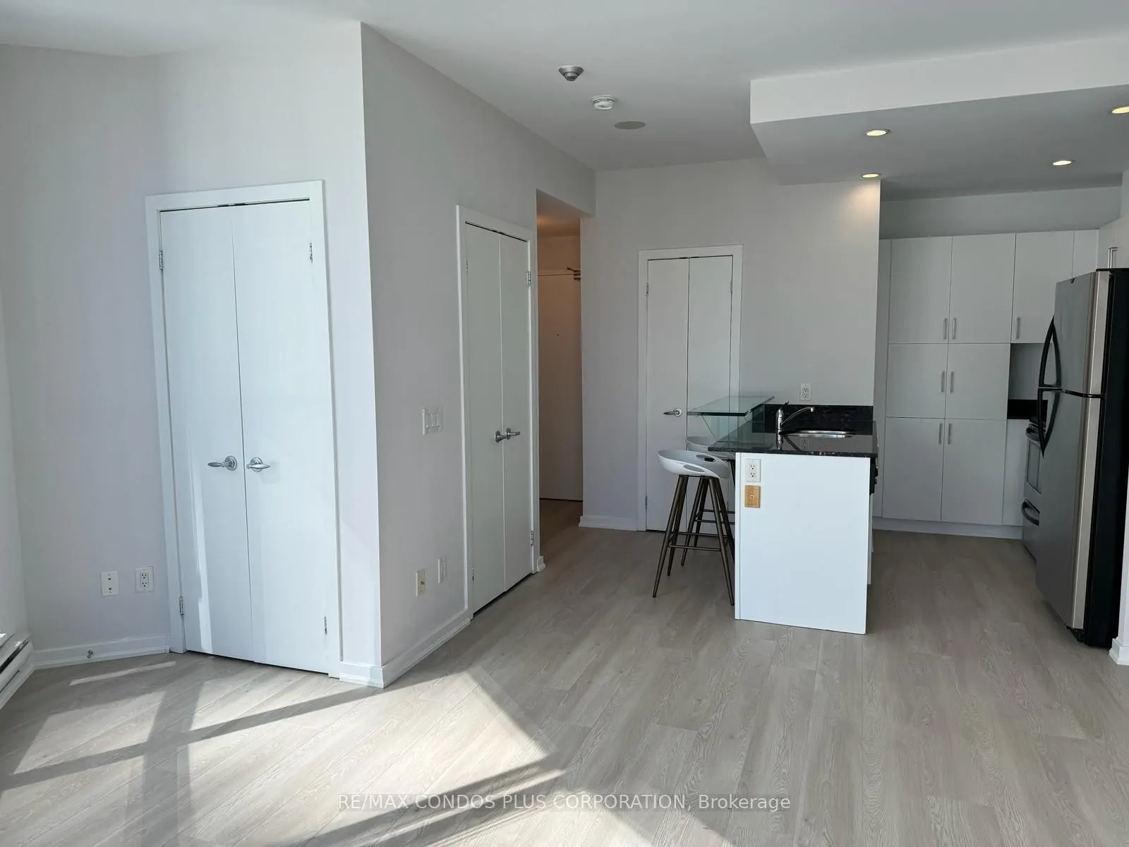 8 York Street, #2701