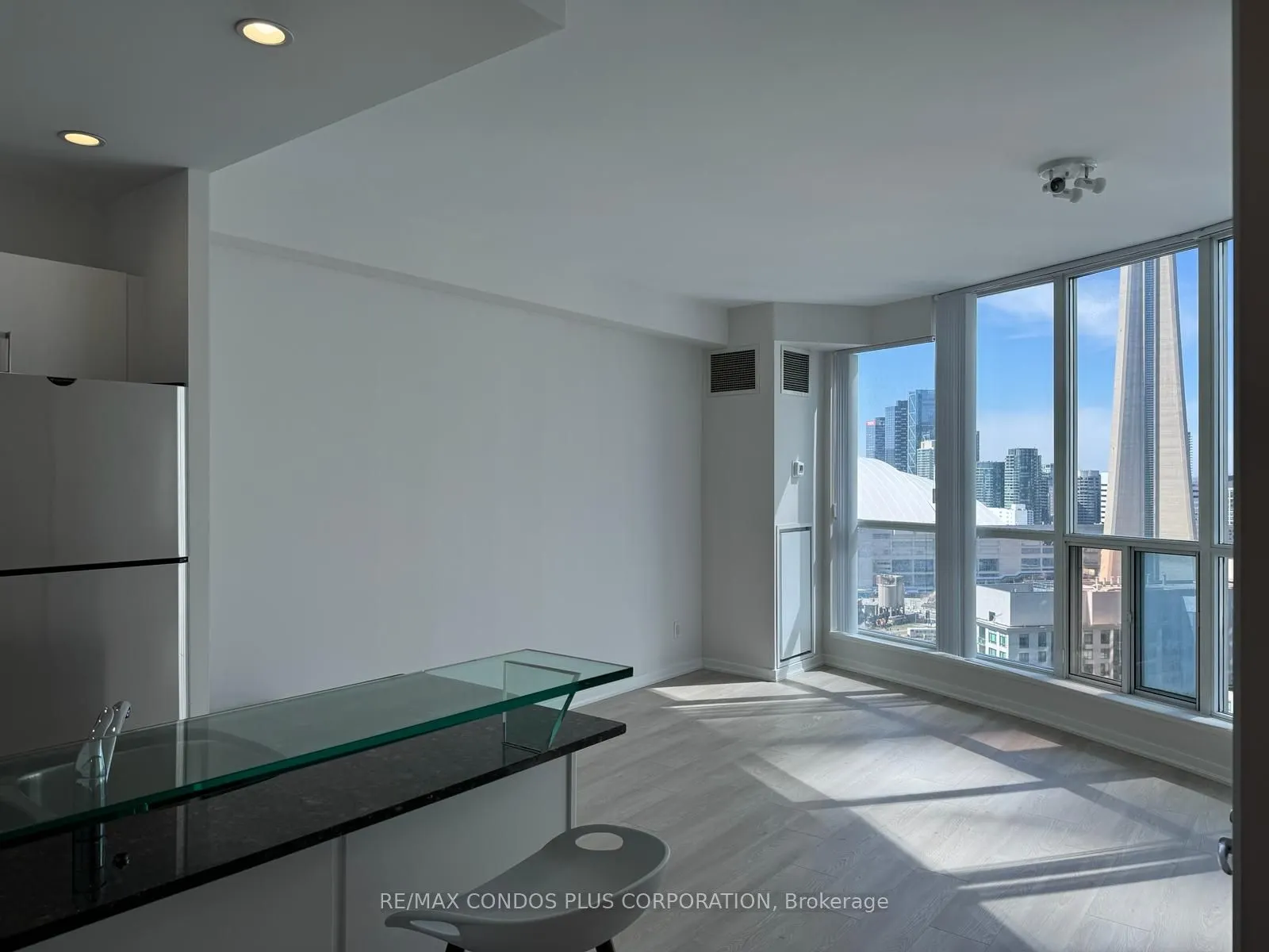 8 York Street, #2701