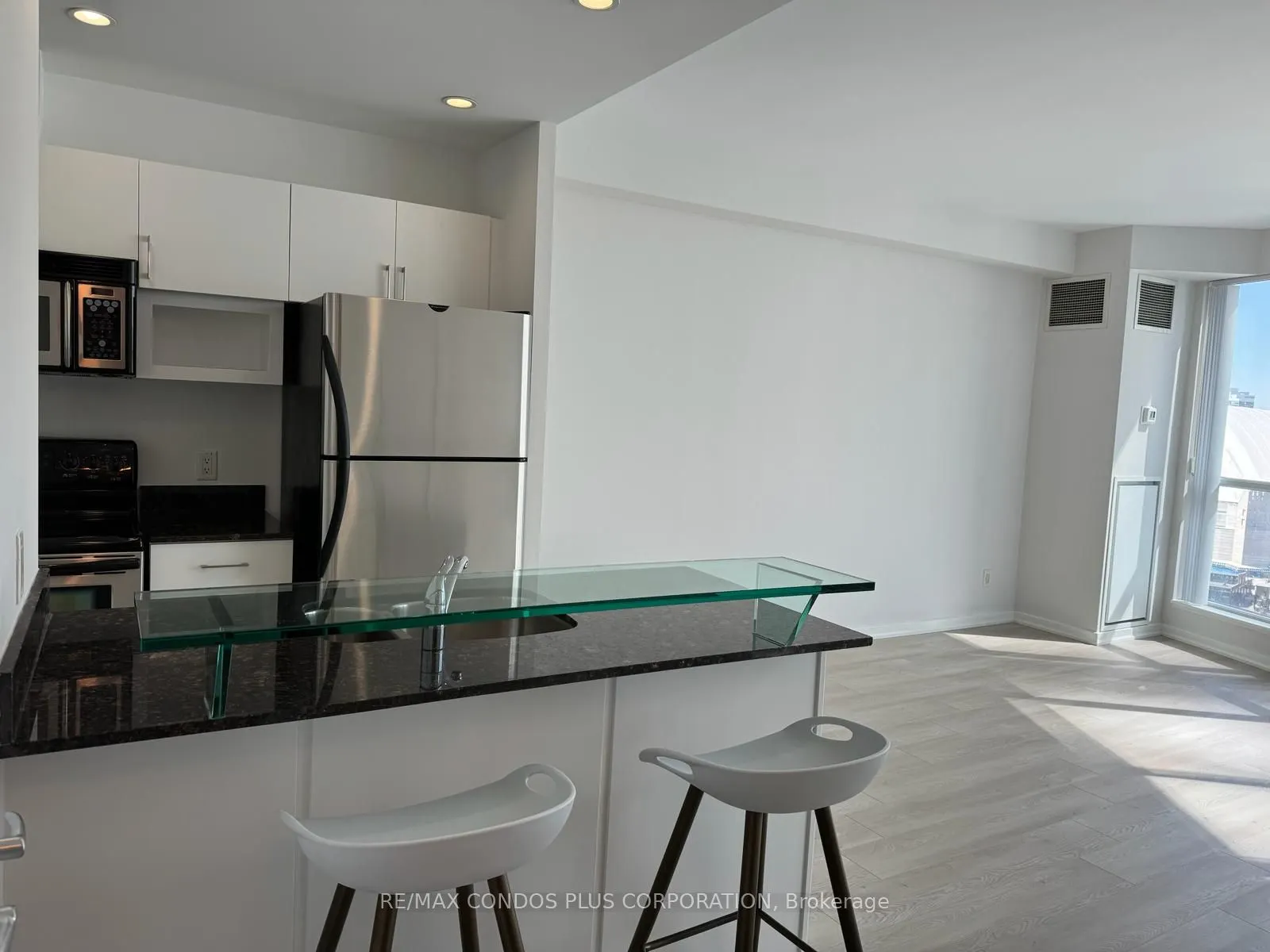 8 York Street, #2701