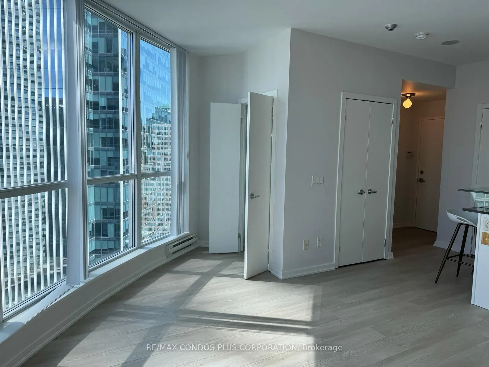 8 York Street, #2701