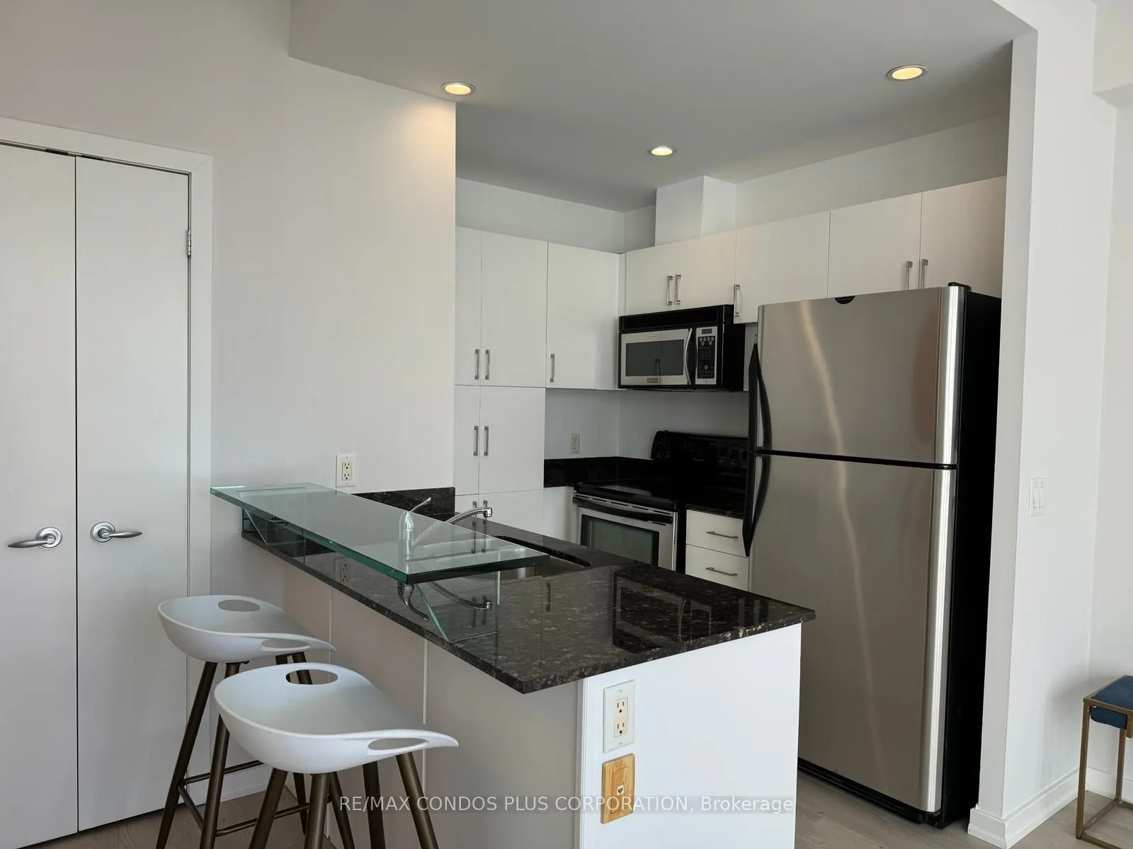 8 York Street, #2701