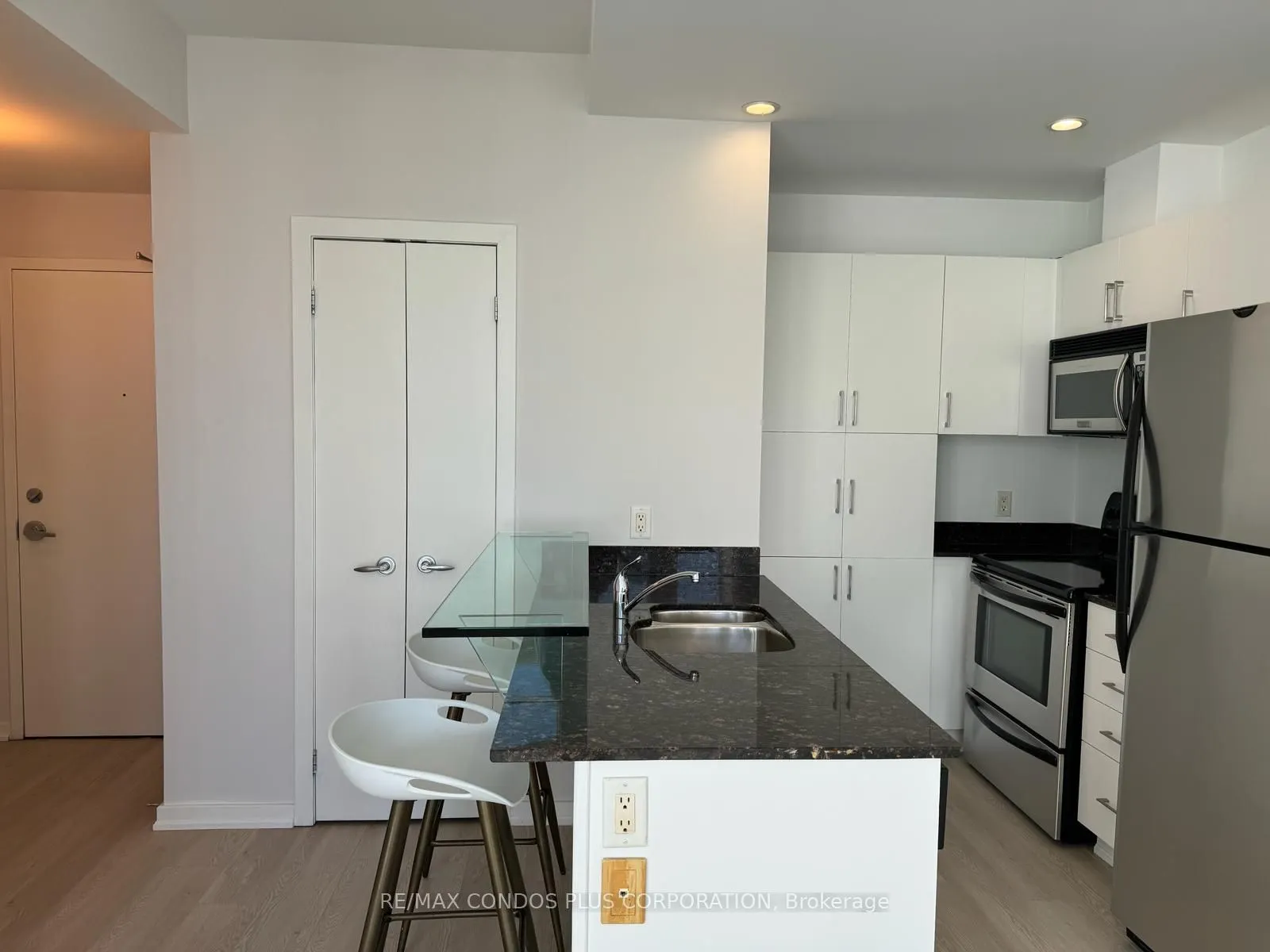 8 York Street, #2701