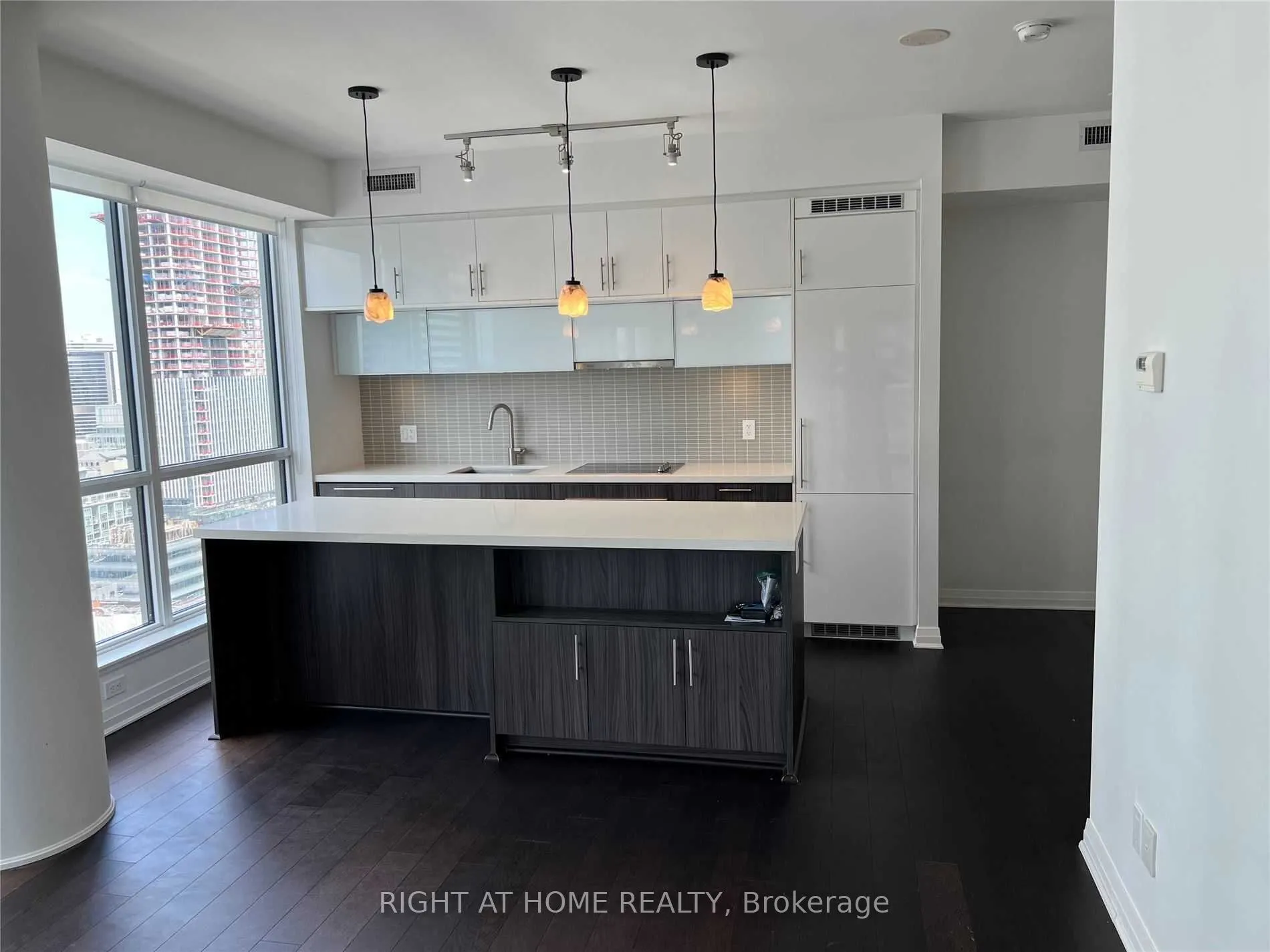 8 Mercer Street, #2711