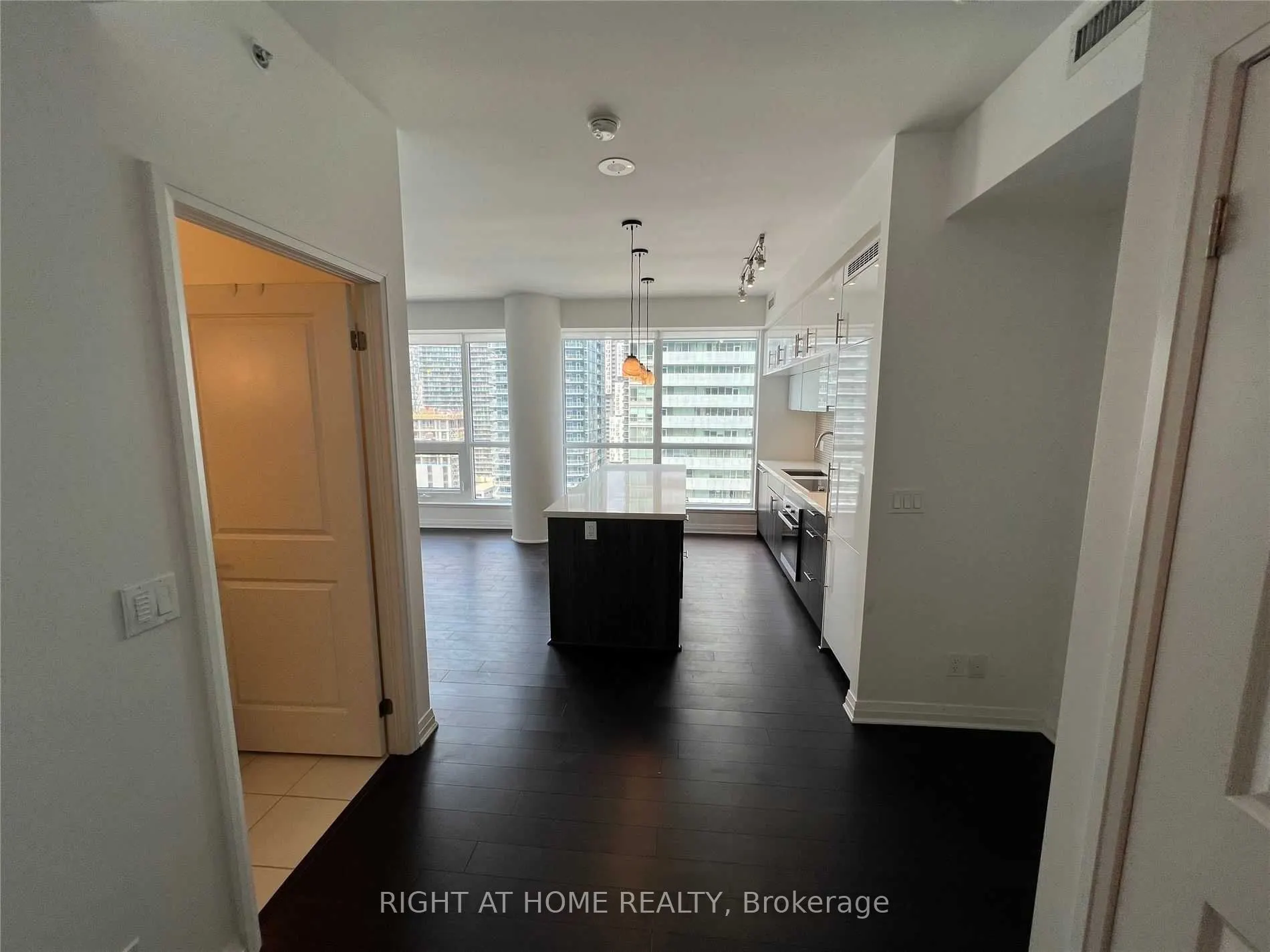 8 Mercer Street, #2711