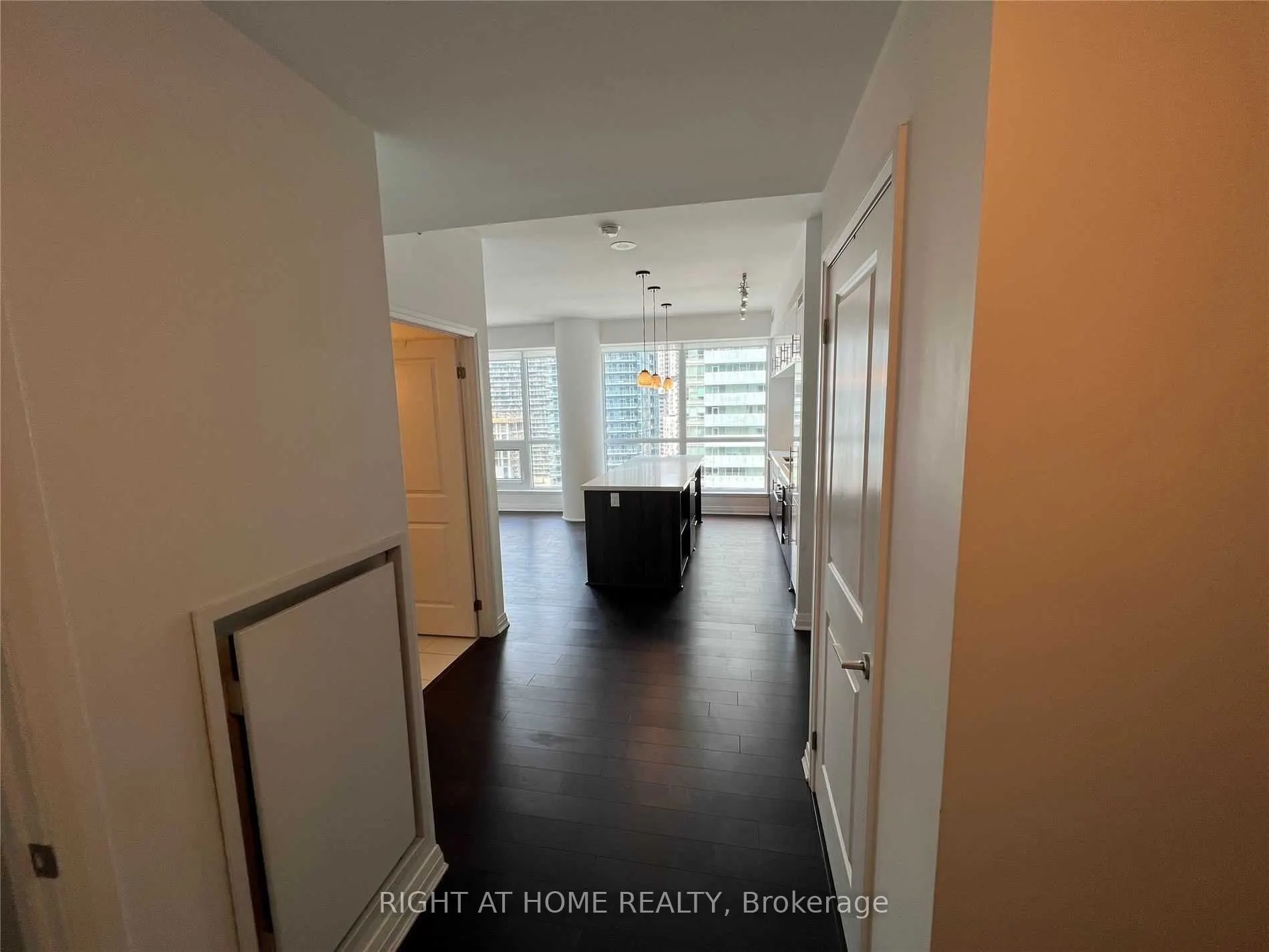 8 Mercer Street, #2711