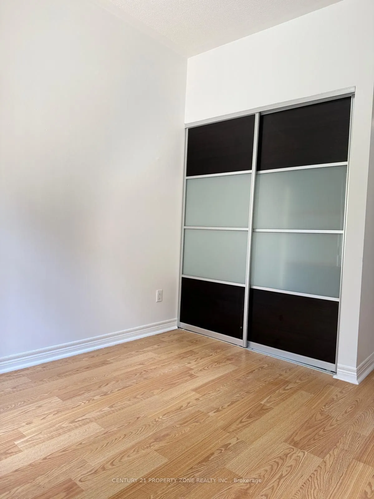 1496 Victoria Park Avenue, #238