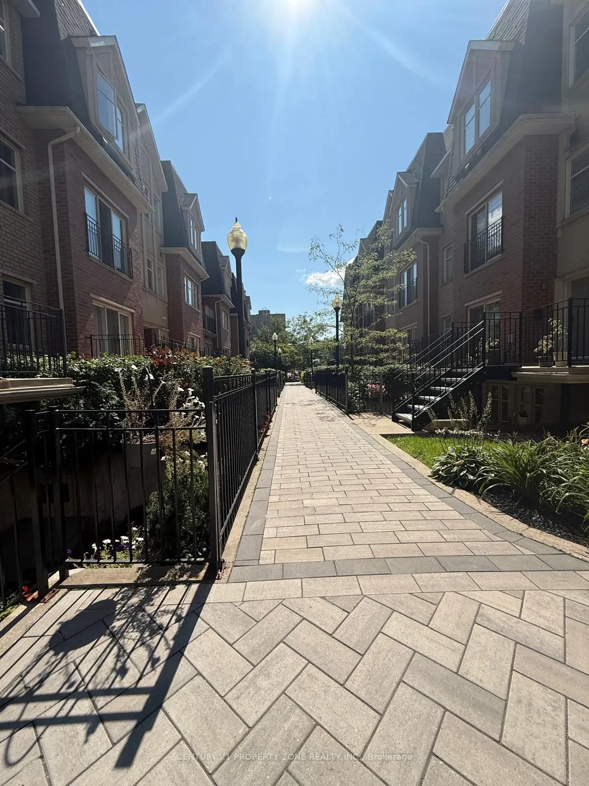 1496 Victoria Park Avenue, #238