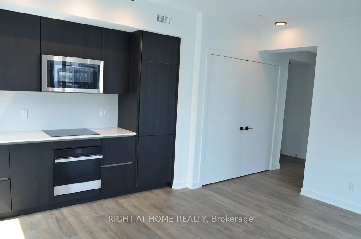 327 King Street, #4303