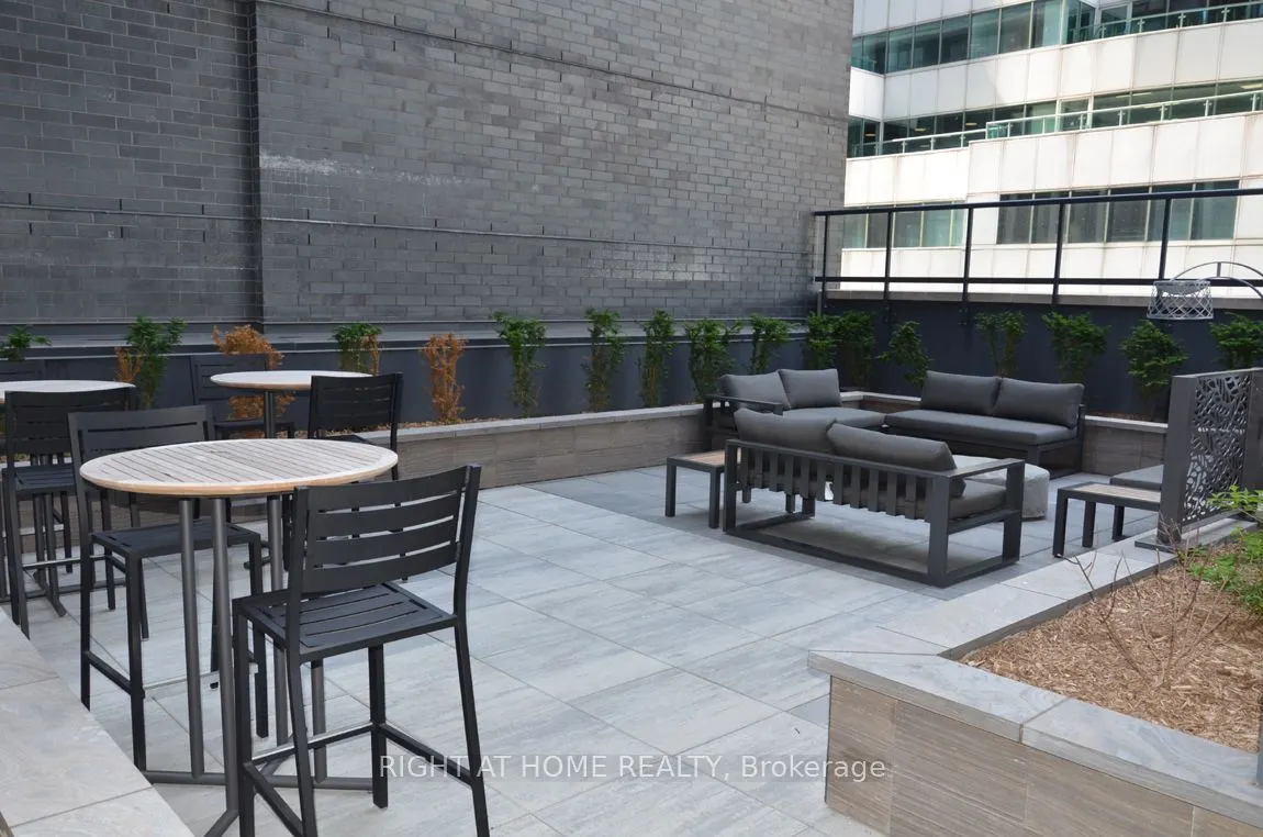 327 King Street, #4303