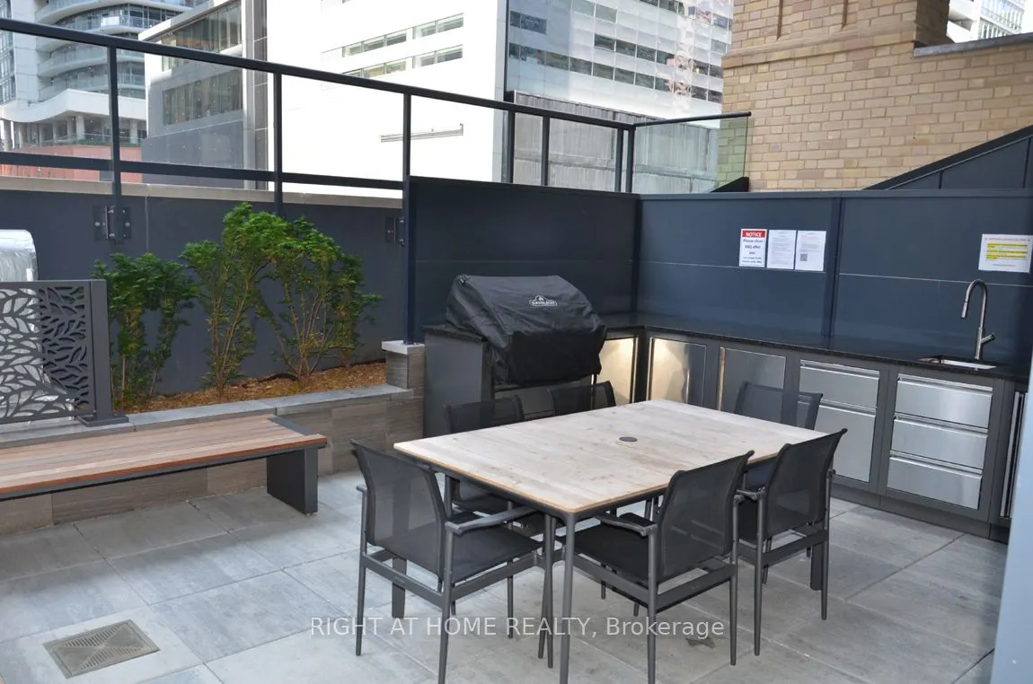327 King Street, #4303