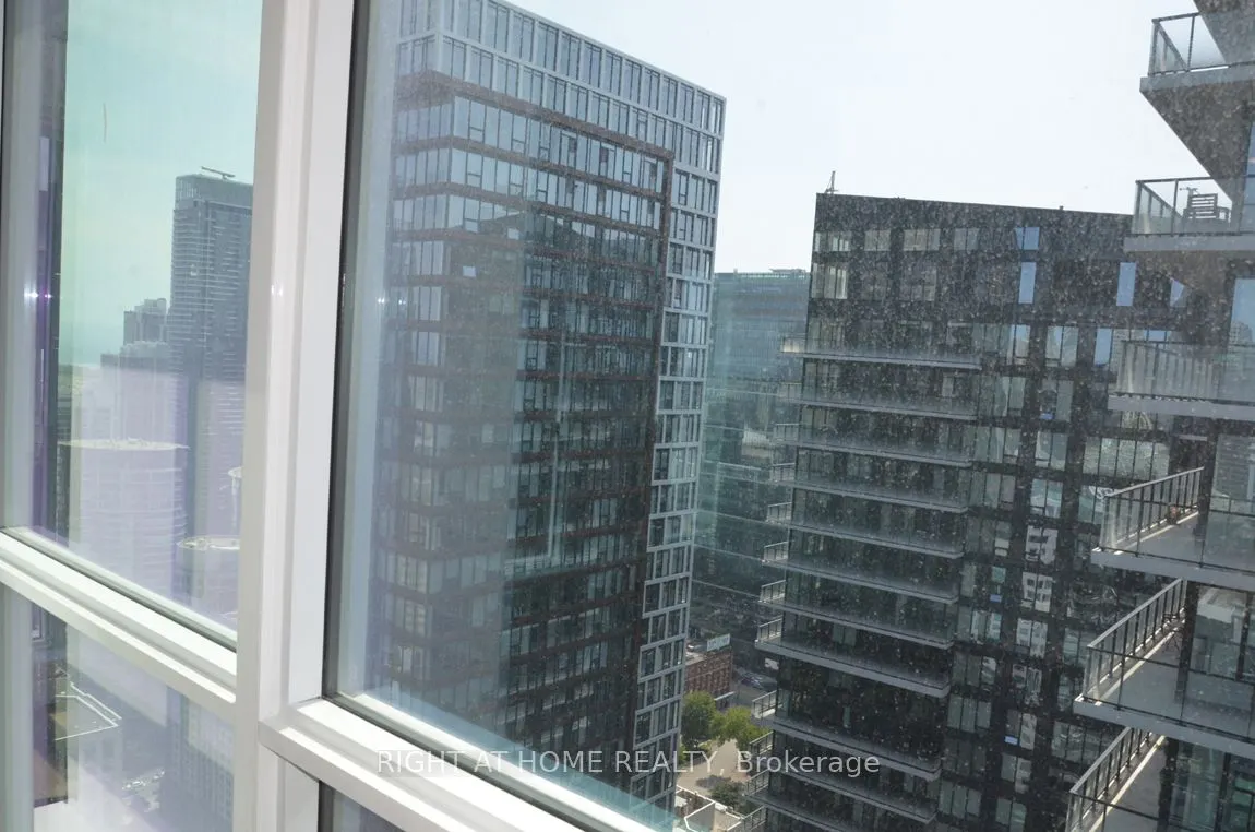 327 King Street, #4303
