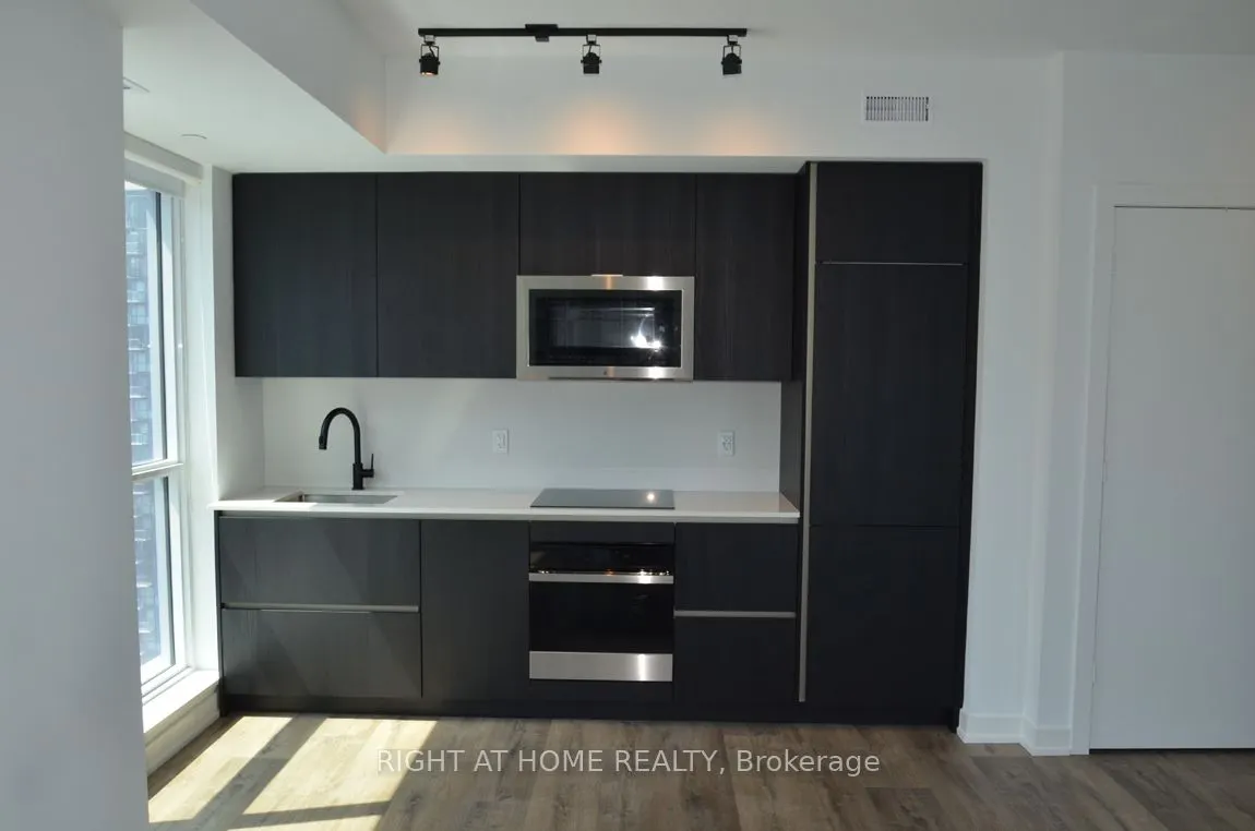 327 King Street, #4303