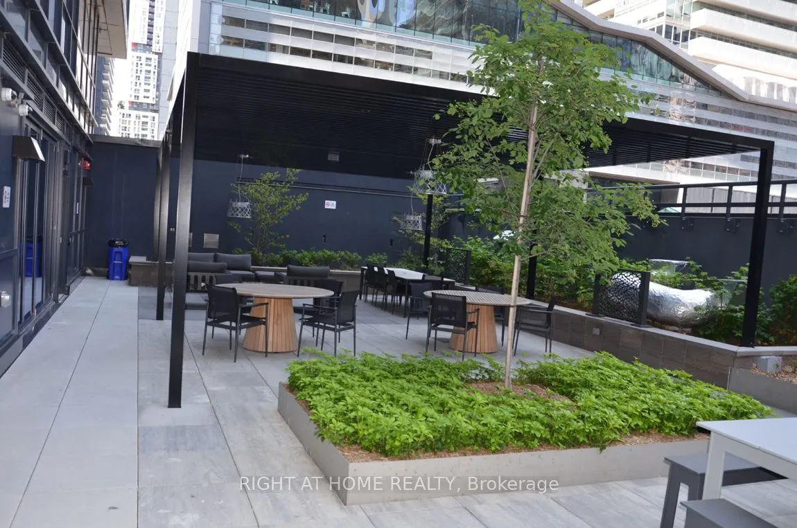 327 King Street, #4303