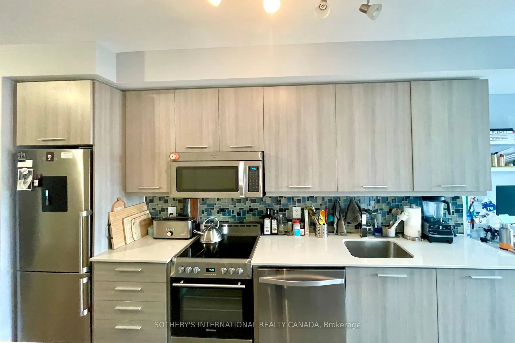 105 George Street, #706
