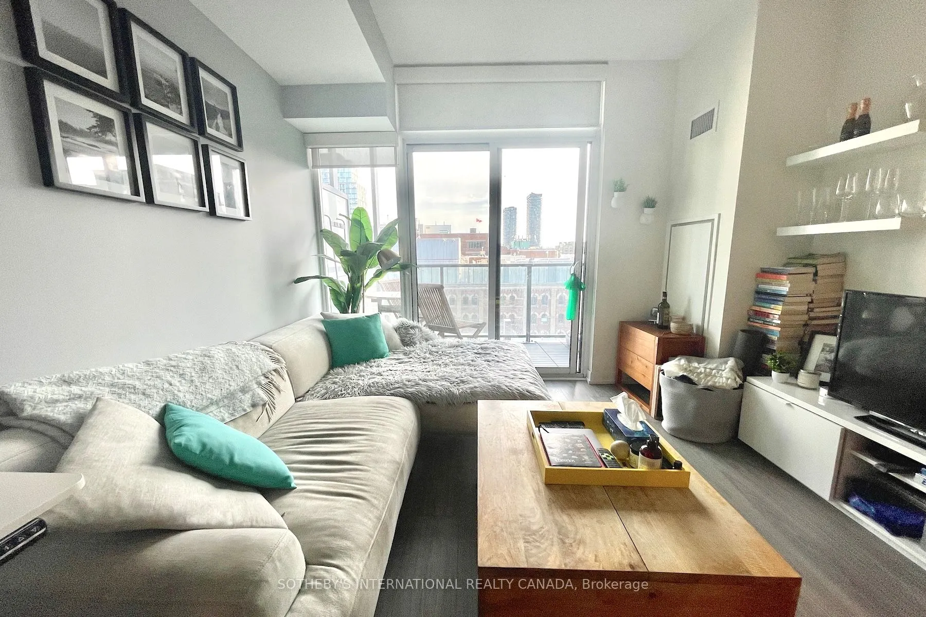 105 George Street, #706