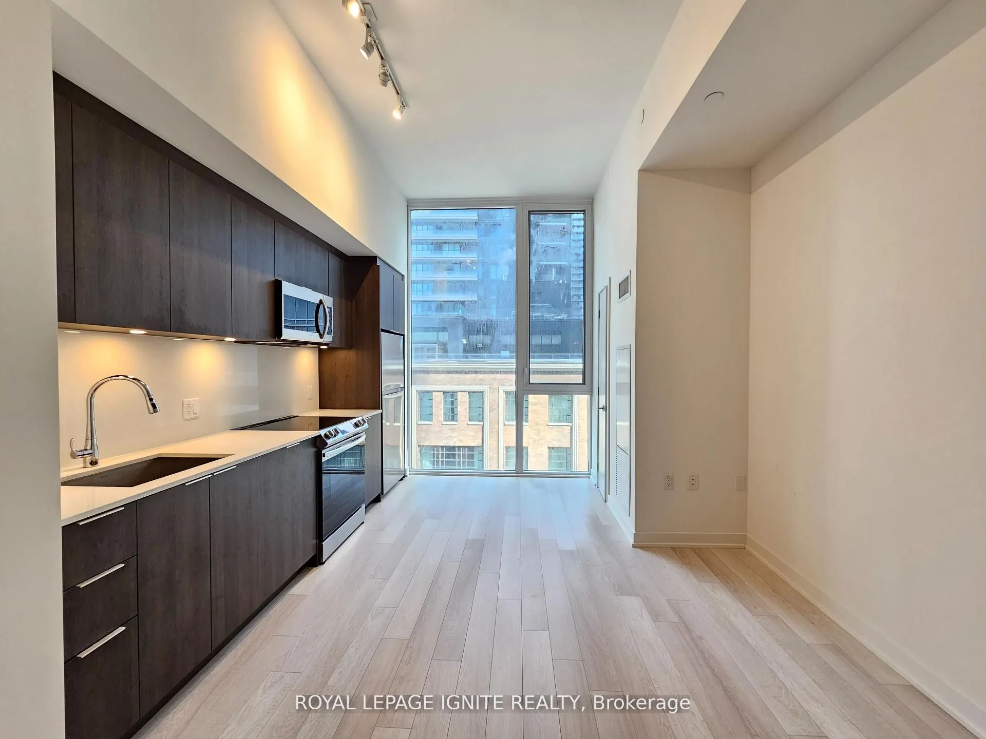 357 King Street W, #504