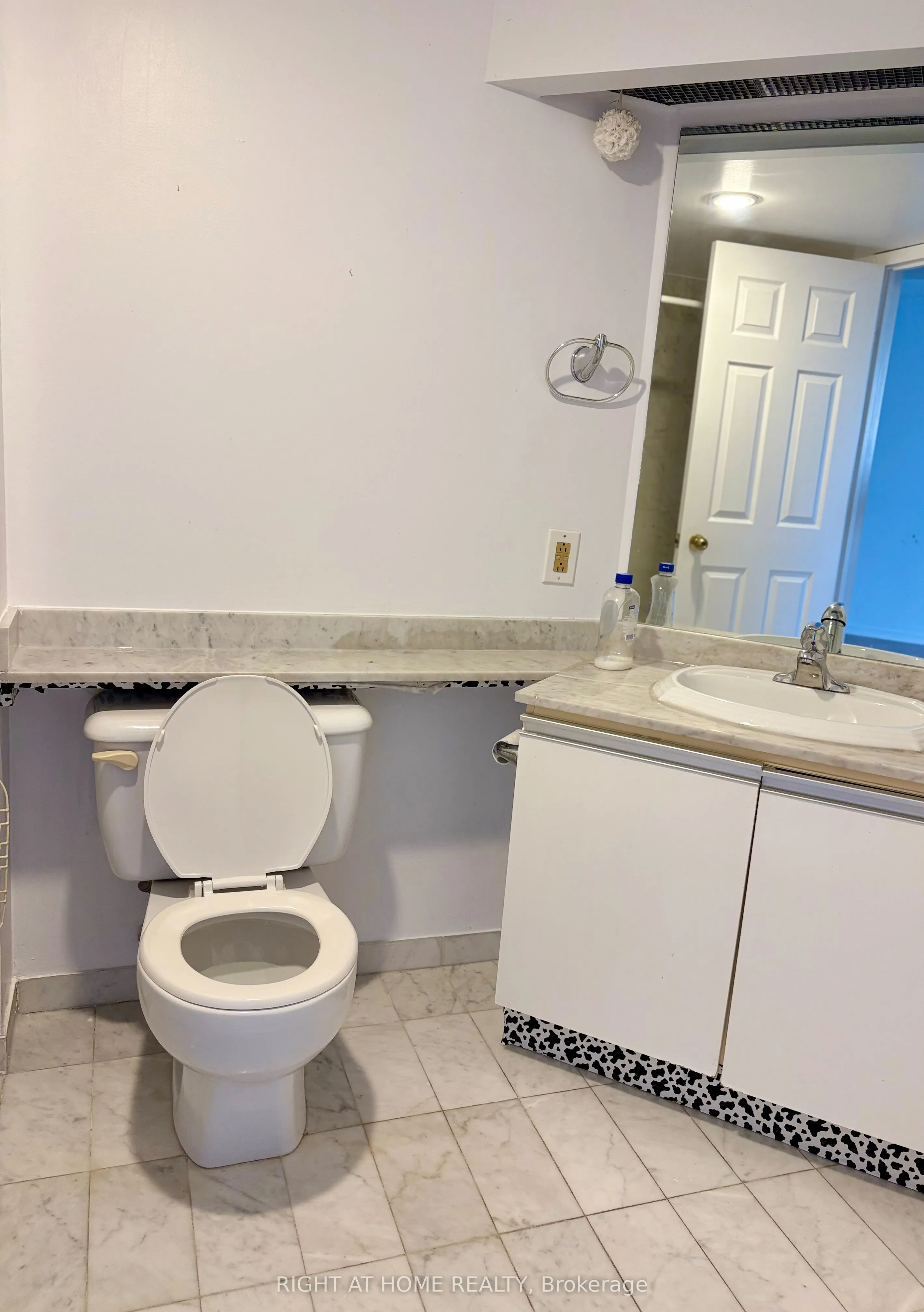 5 Concorde Place, #2910
