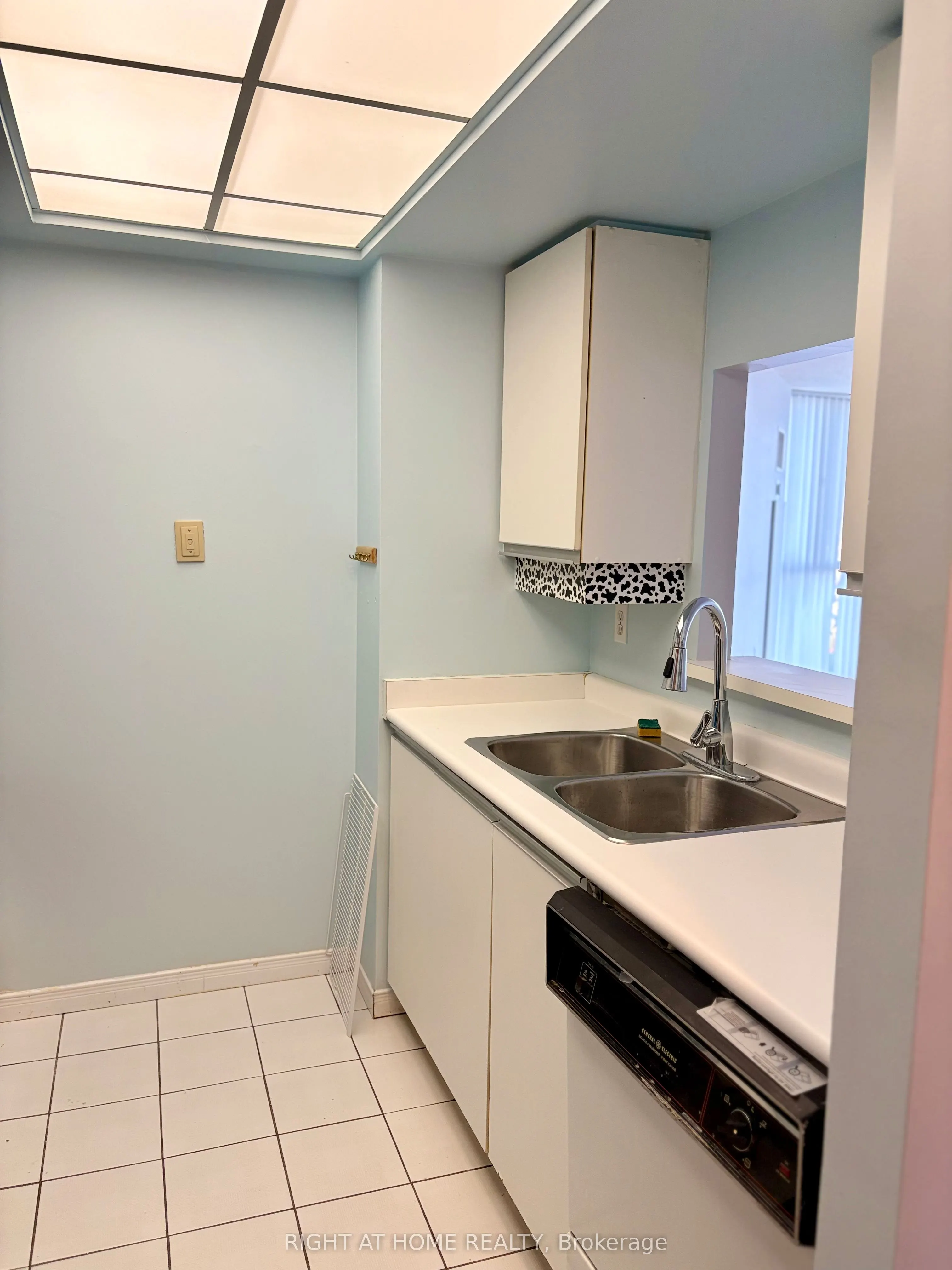 5 Concorde Place, #2910