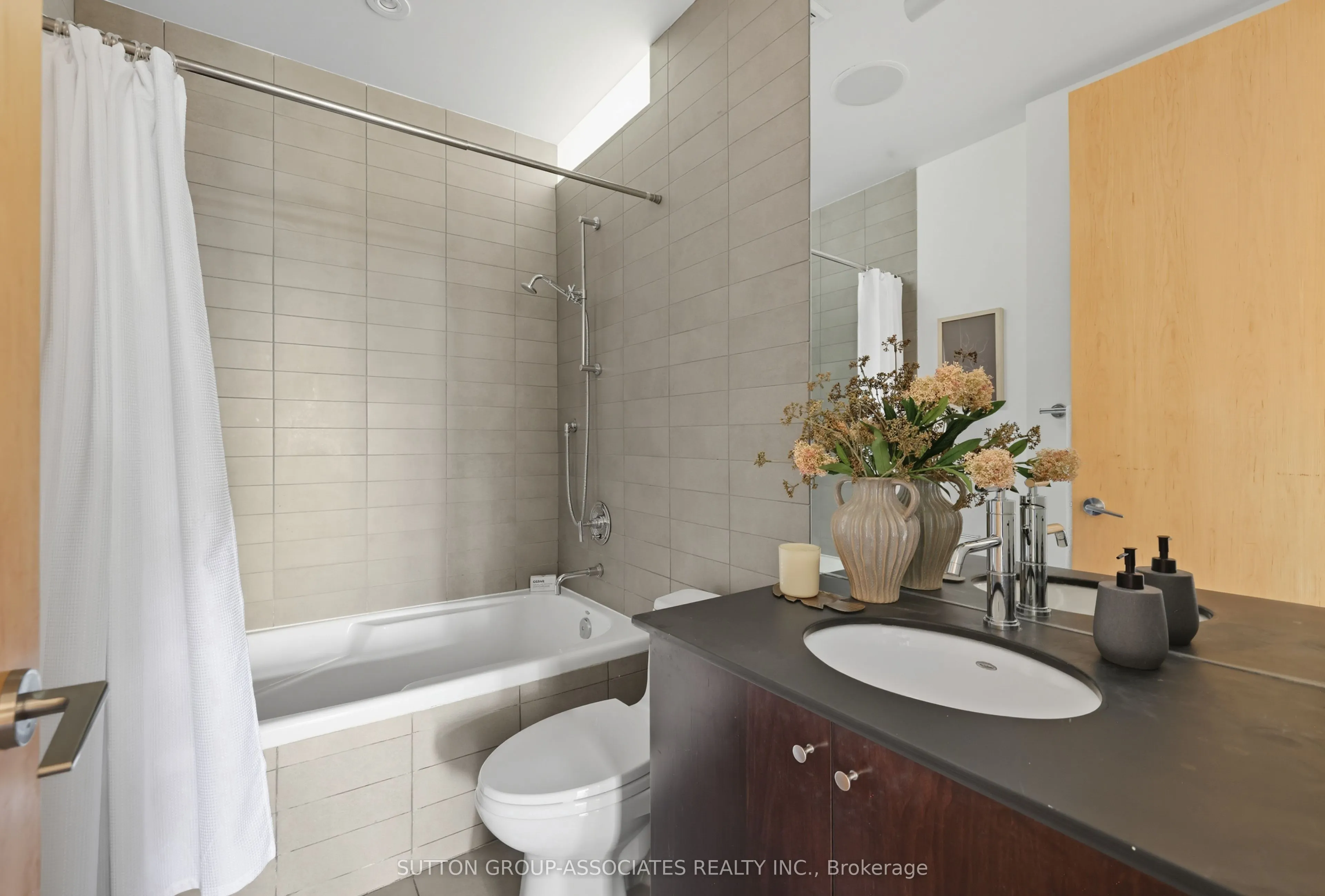385 Brunswick Avenue, #408