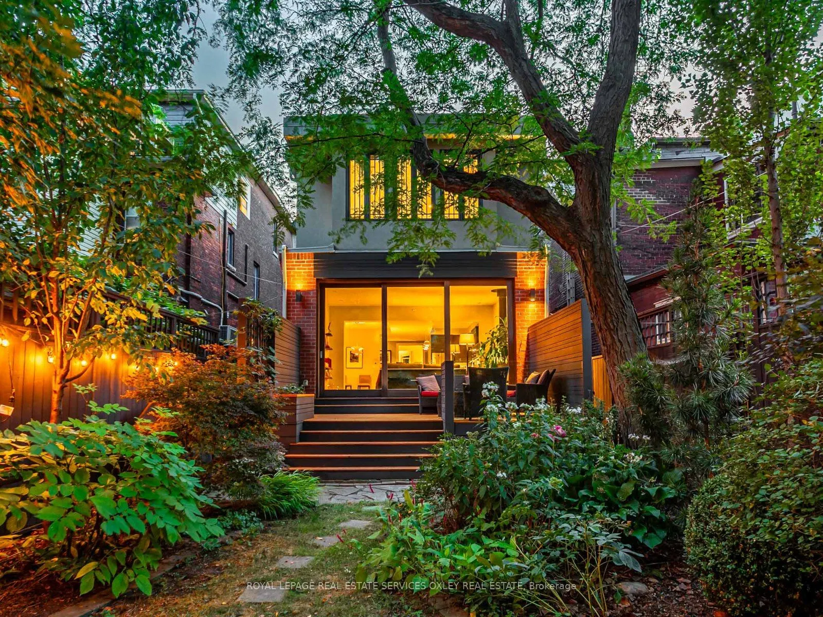 39 Albany Avenue