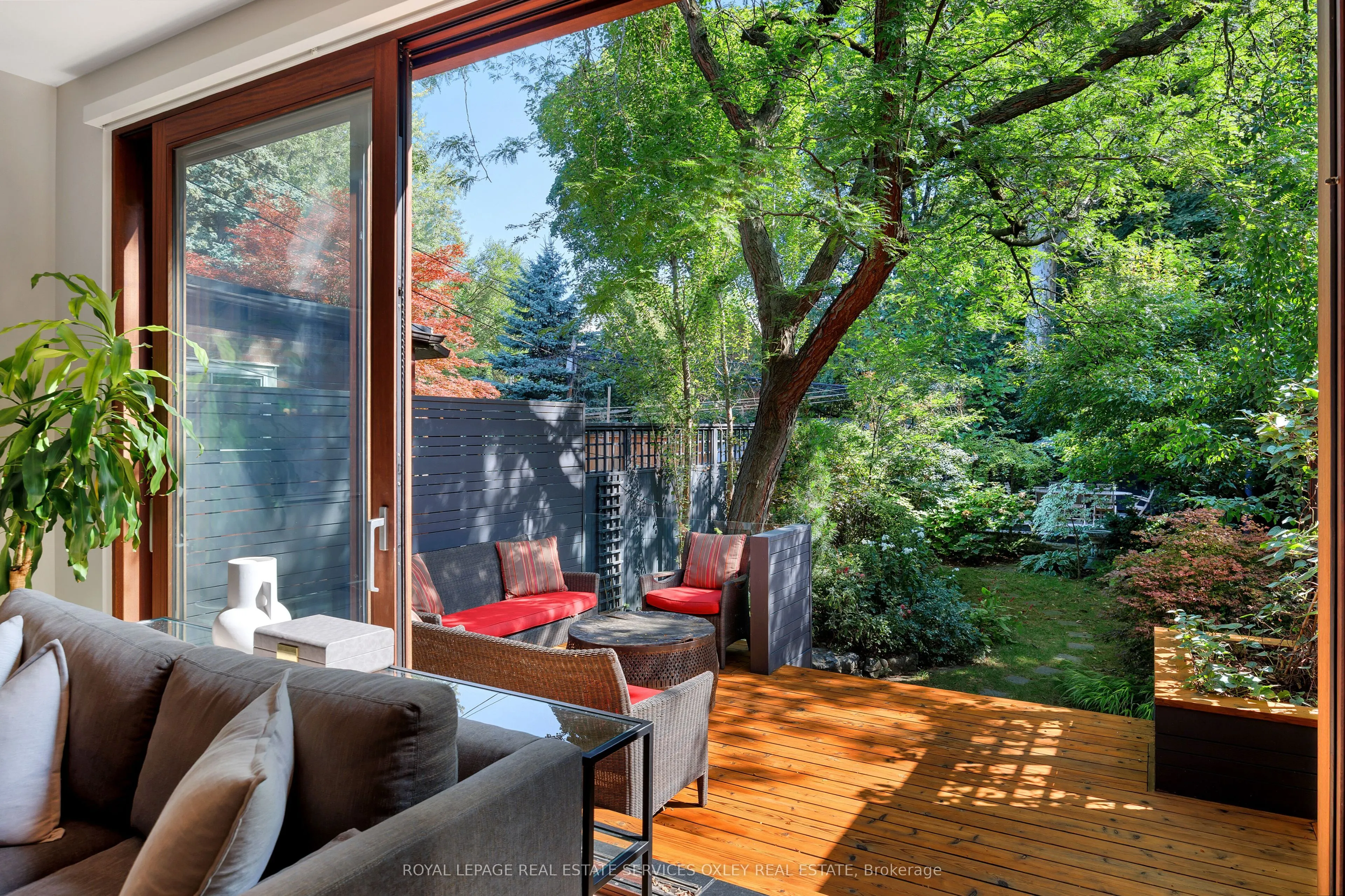 39 Albany Avenue