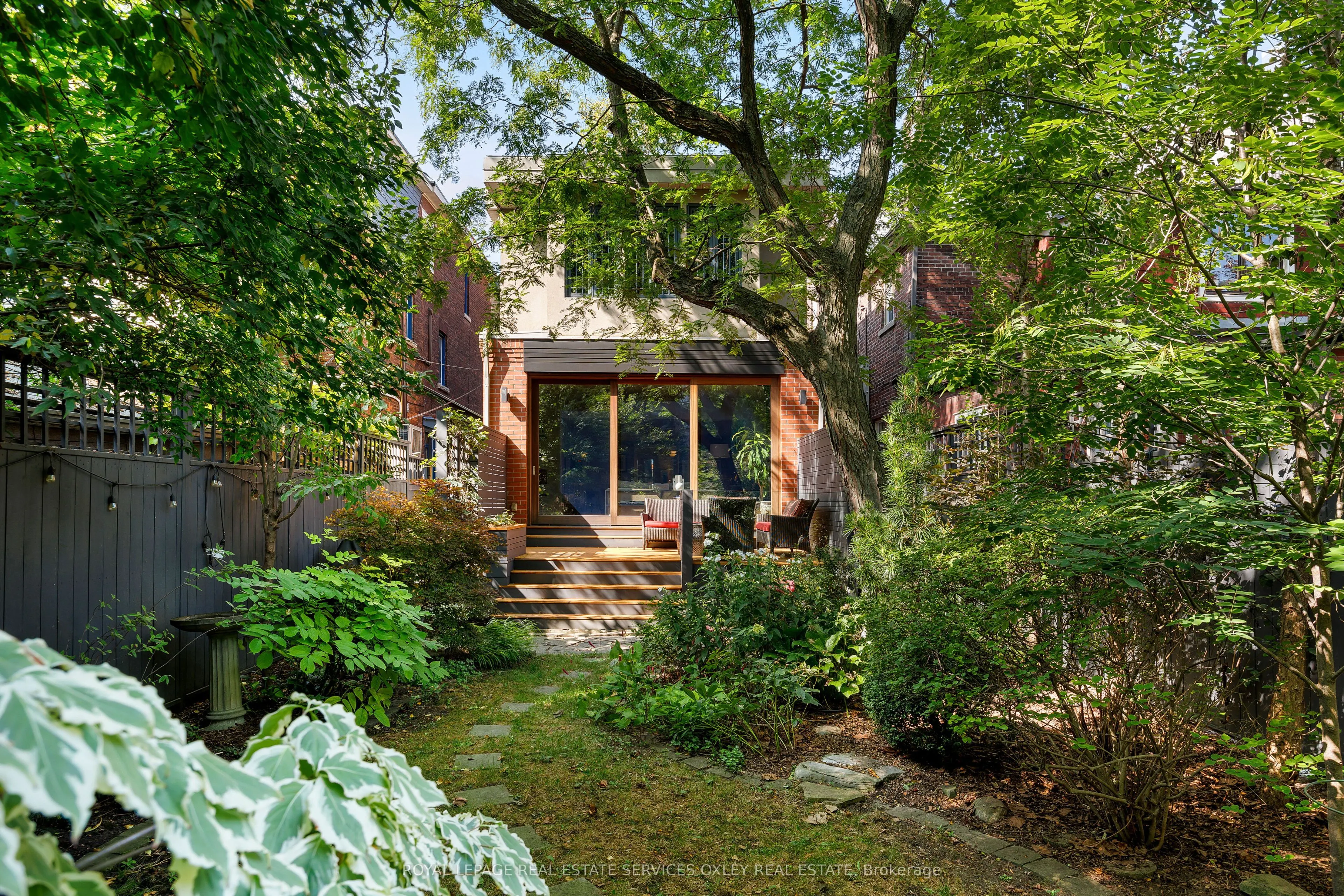 39 Albany Avenue