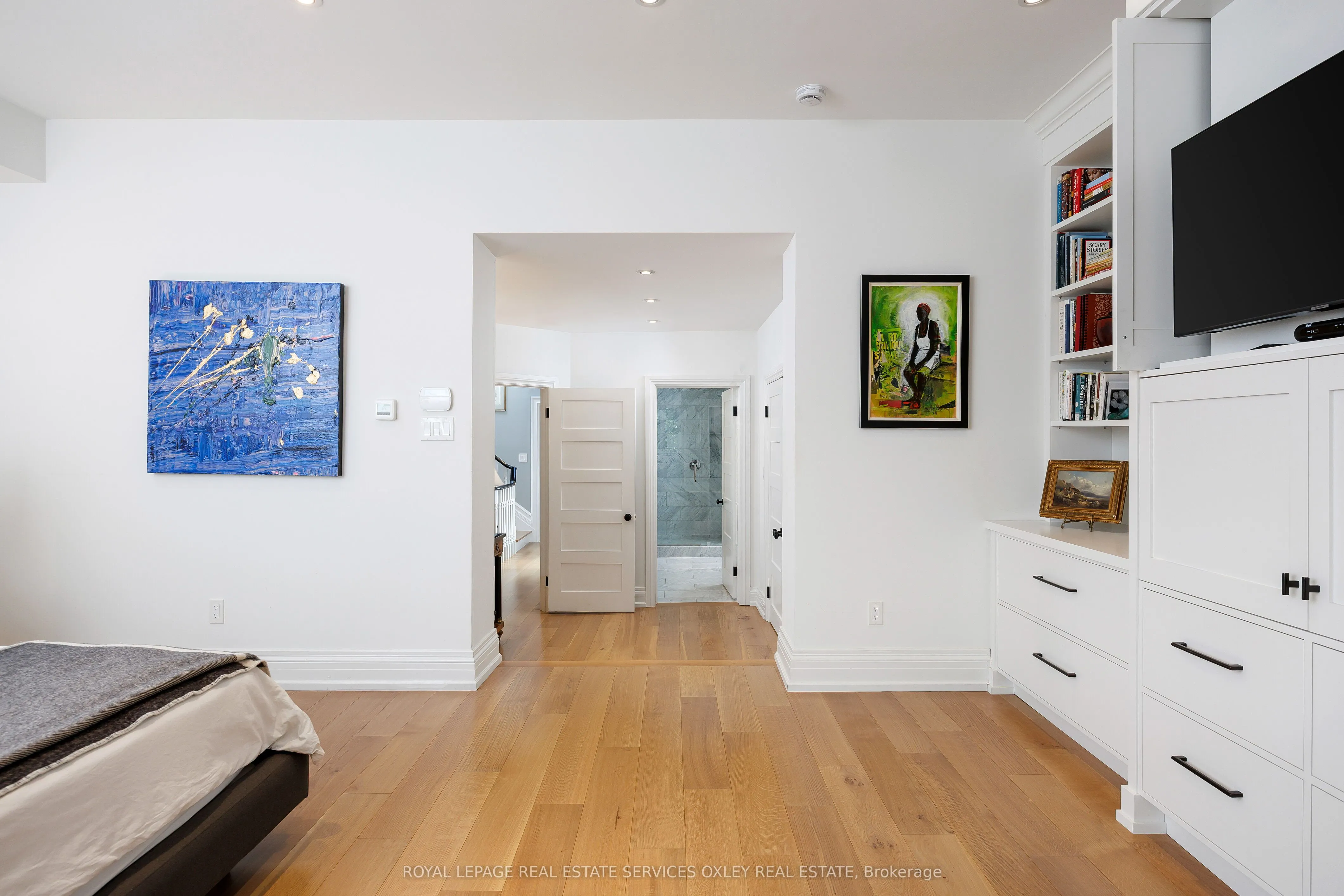 39 Albany Avenue