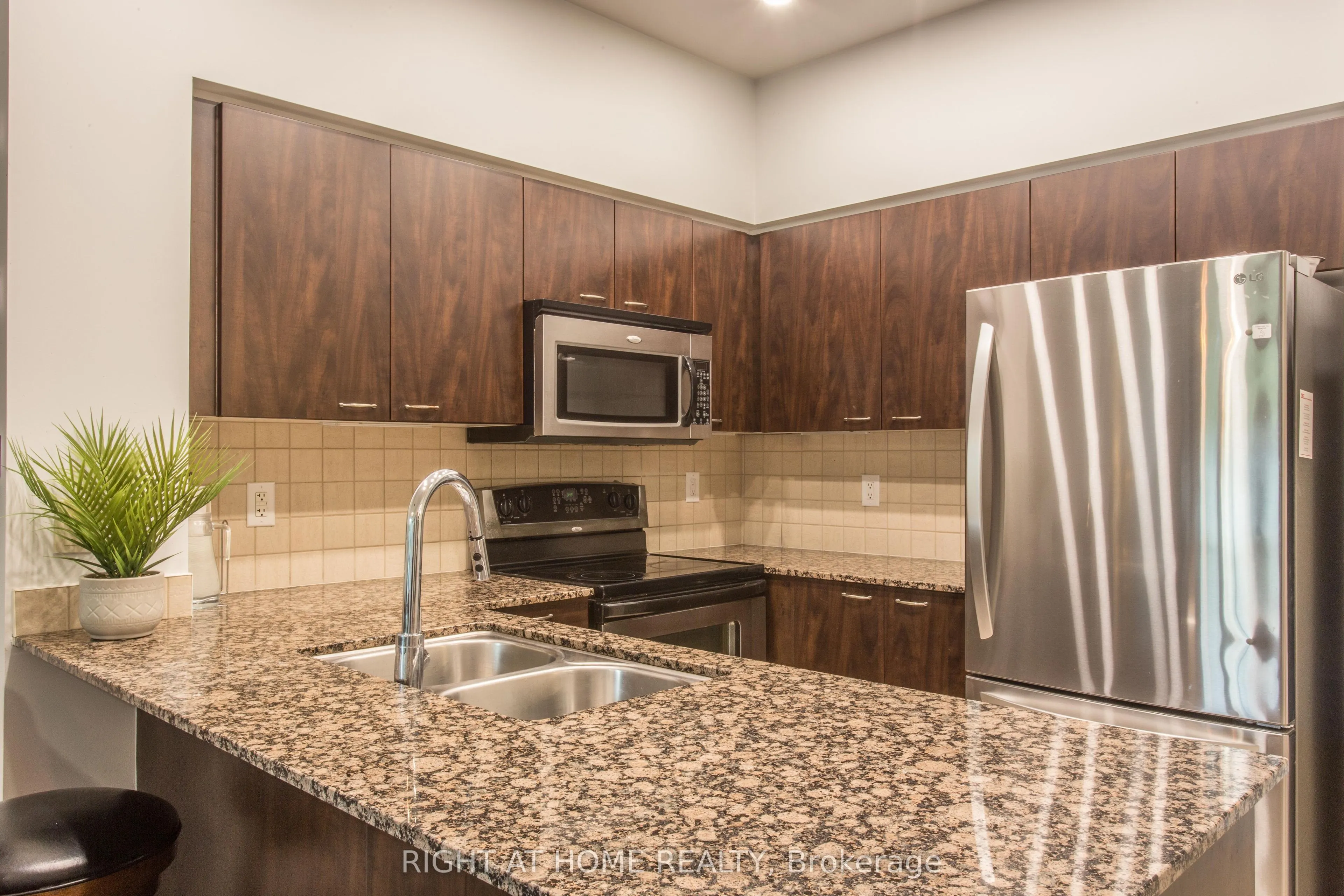 503 Beecroft Road, #106