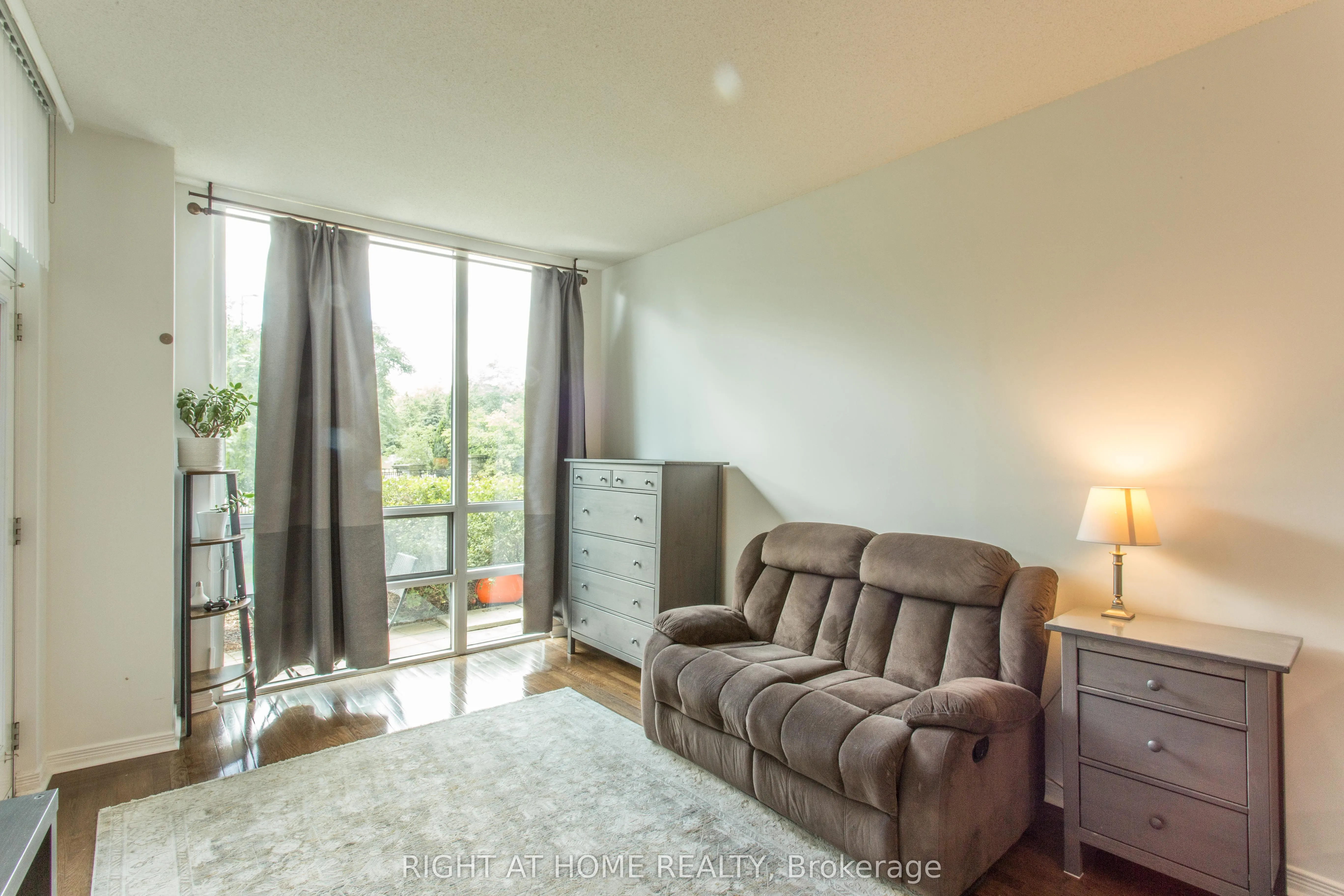 503 Beecroft Road, #106