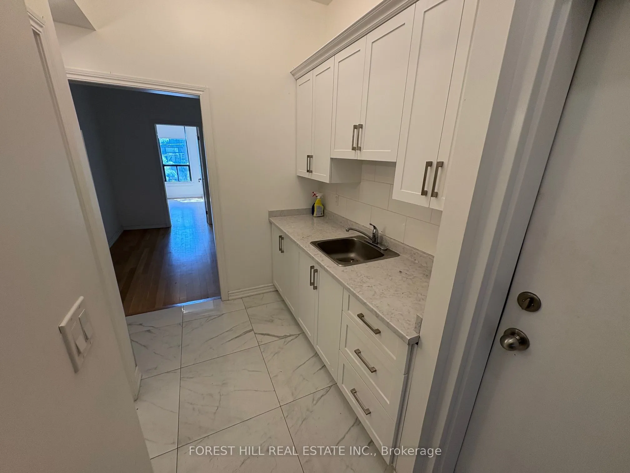756 Queen Street W, #B