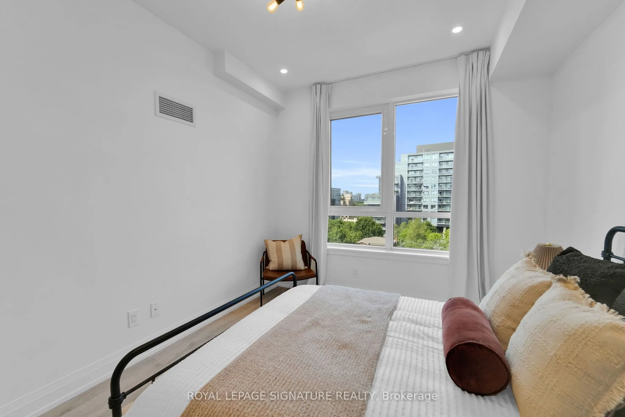 591 Sheppard Avenue E, #910