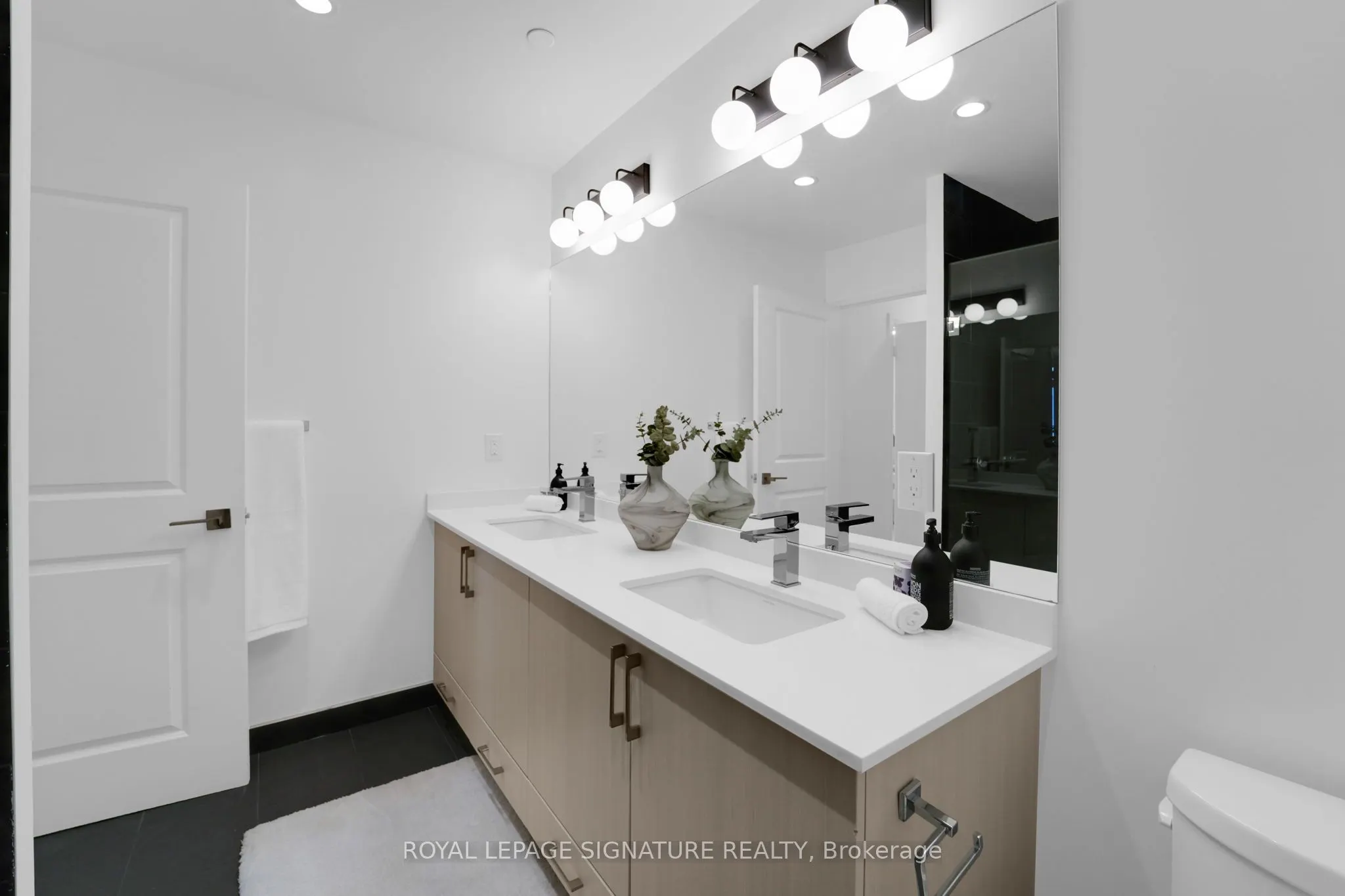 591 Sheppard Avenue E, #910