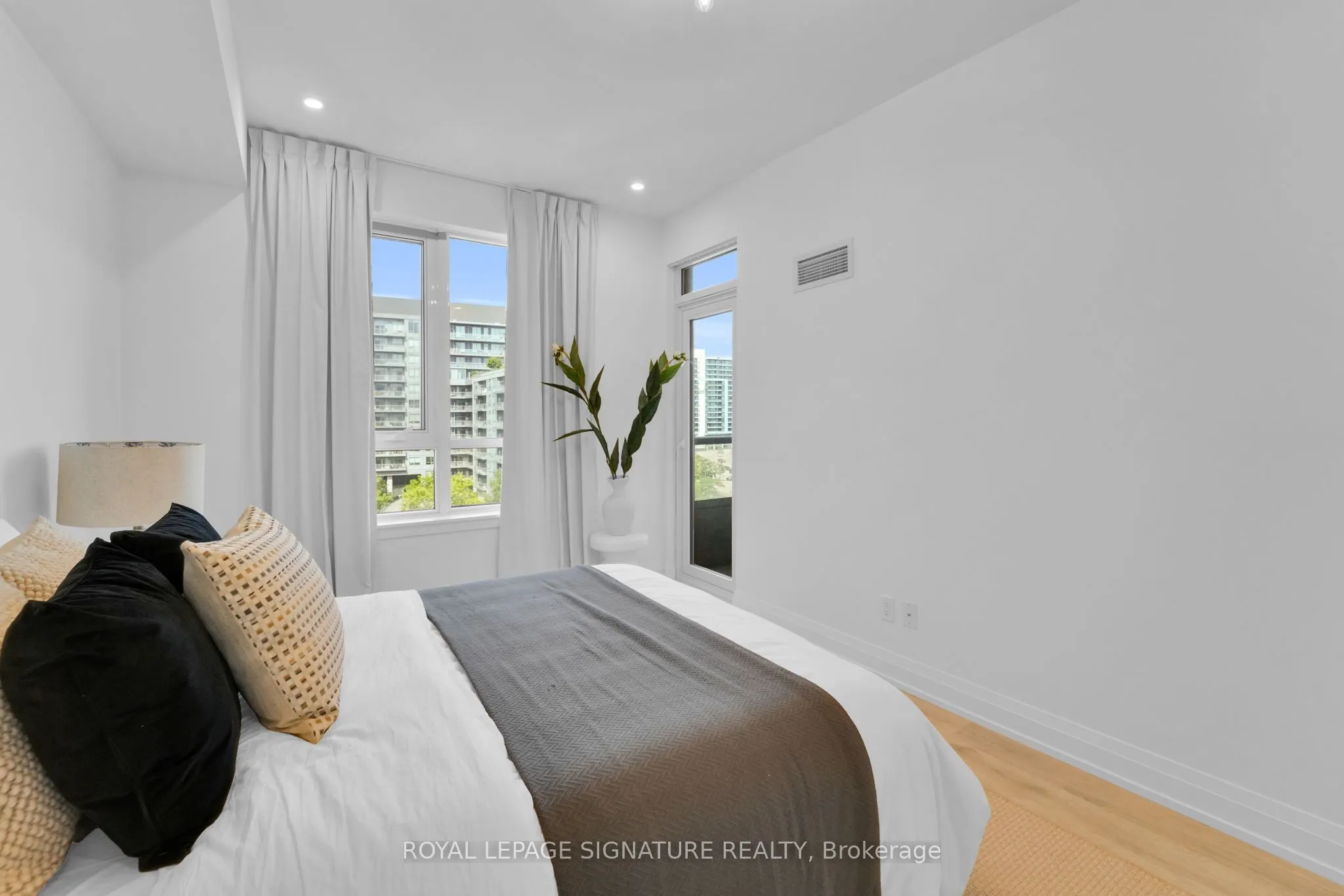 591 Sheppard Avenue E, #910