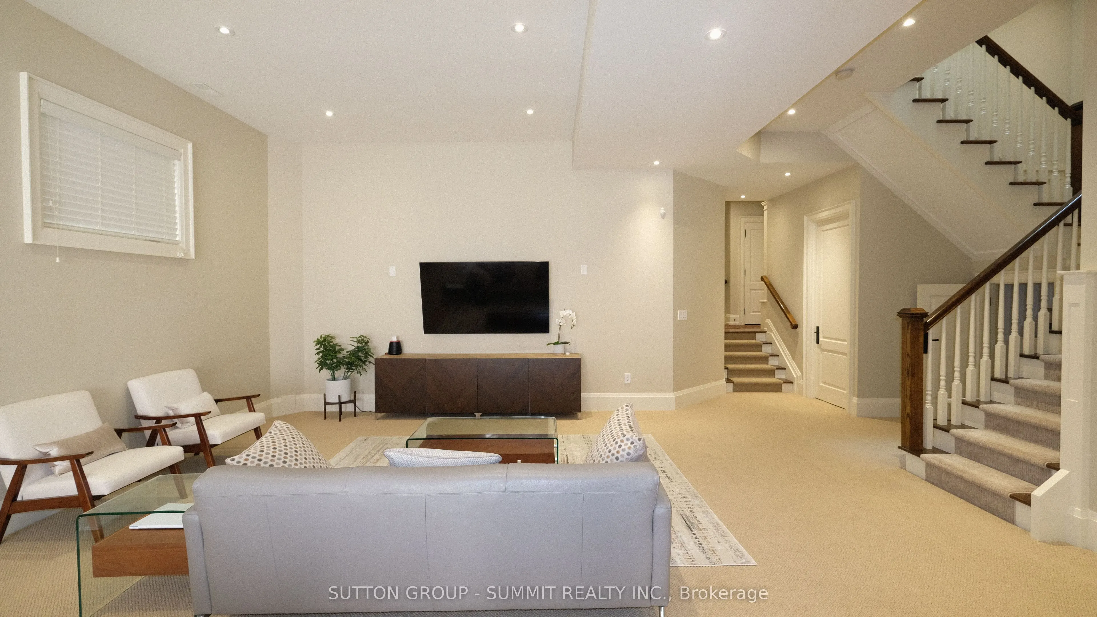 533 Cranbrooke Avenue