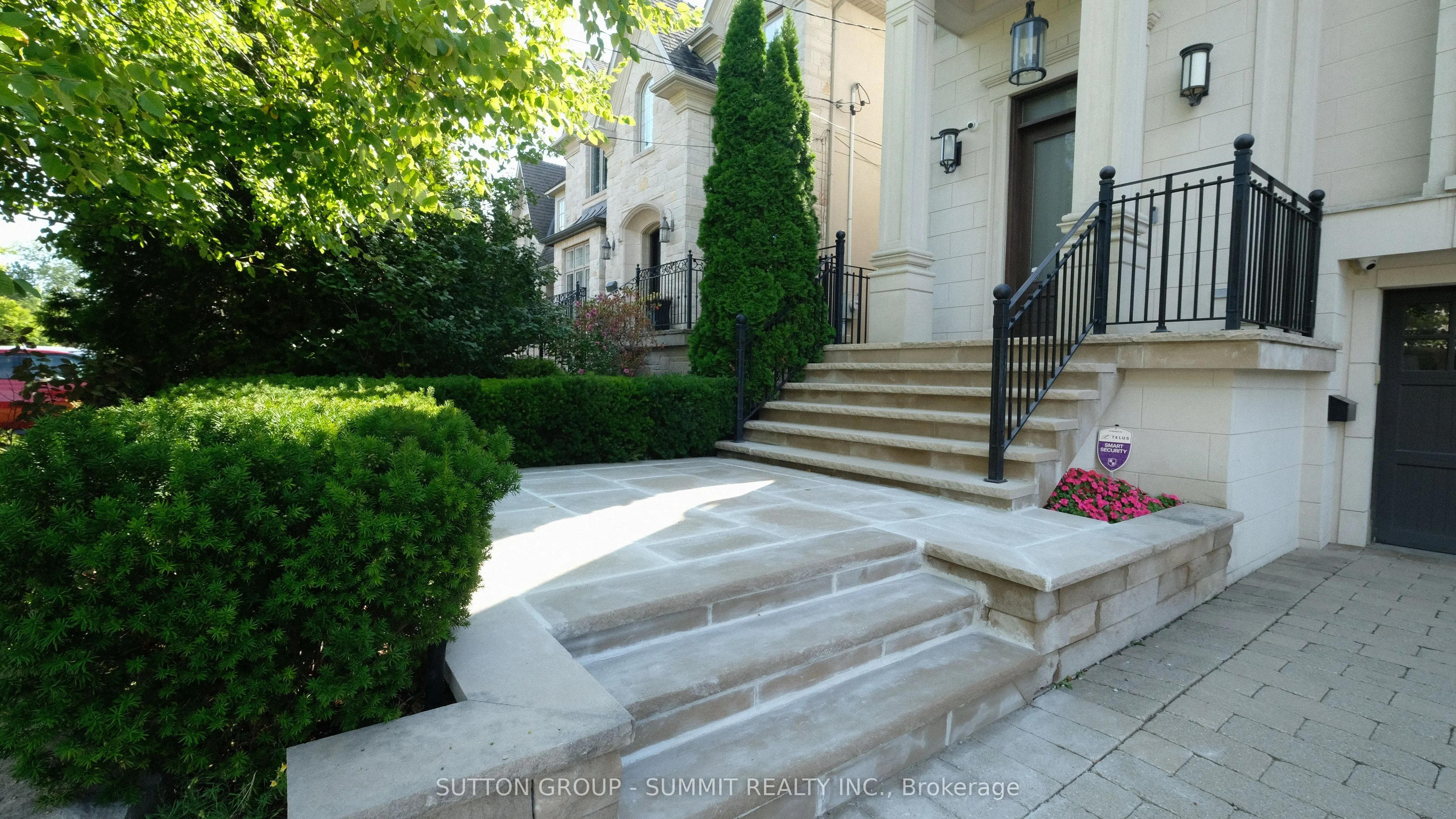 533 Cranbrooke Avenue