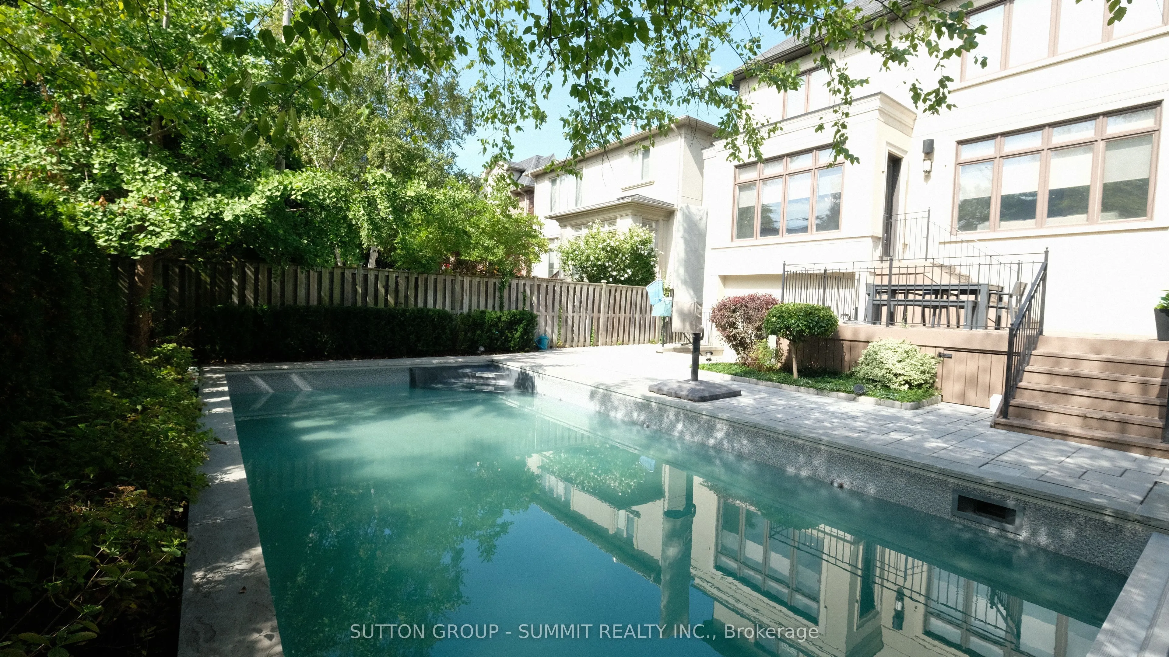 533 Cranbrooke Avenue