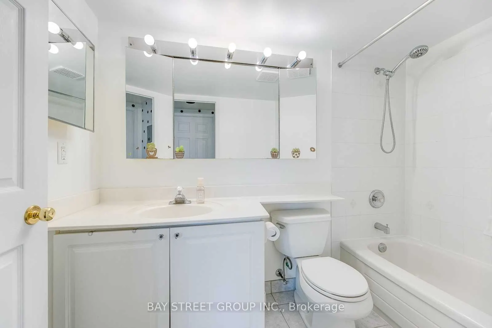 3 Pemberton Avenue, #2301