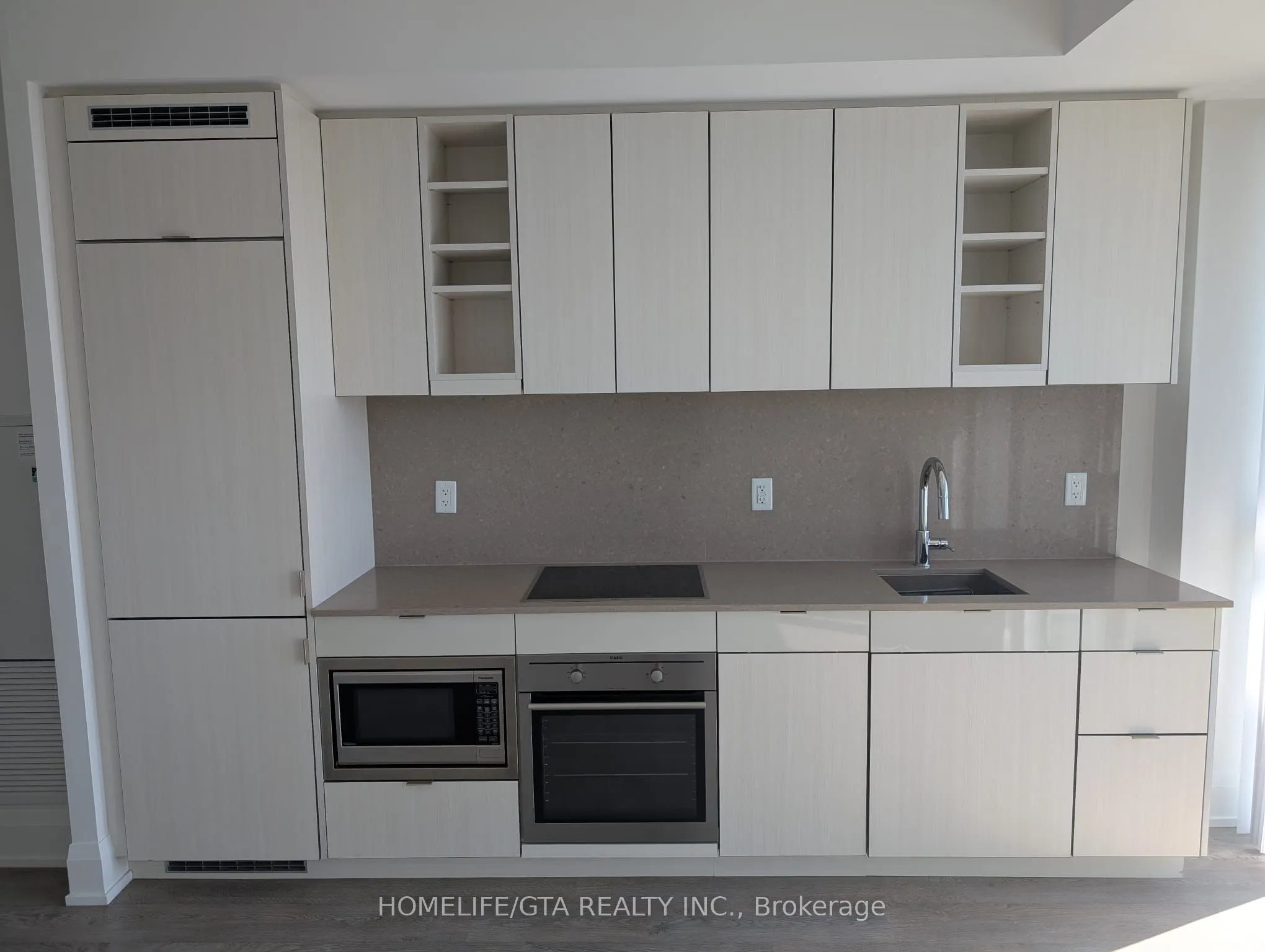 101 Erskine Avenue, #2111
